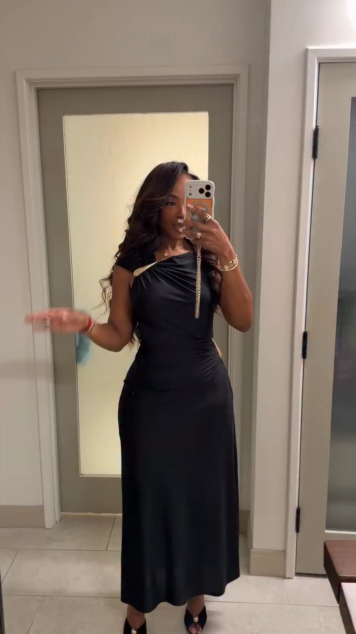 LITTLE BLACK DRESS ENERGY 🖤

The kind of dress that does ALL the work. The draping, asymmetric neckline and sleek silhouette make this such an easy choice for date night, dinner, weddings or your next special occasion.

Wearing: Size Small | 5’4” | 140 lbs | 34D-27-40

little black dress, black maxi dress, date night dresses, elegant black dress, wedding guest dresses, special occasion dresses, evening dresses, flattering dresses for women, black dress outfit, dinner date outfit

📲 Download the FREE LTK app & follow me (@kirasfashionfinds) to shop the look.