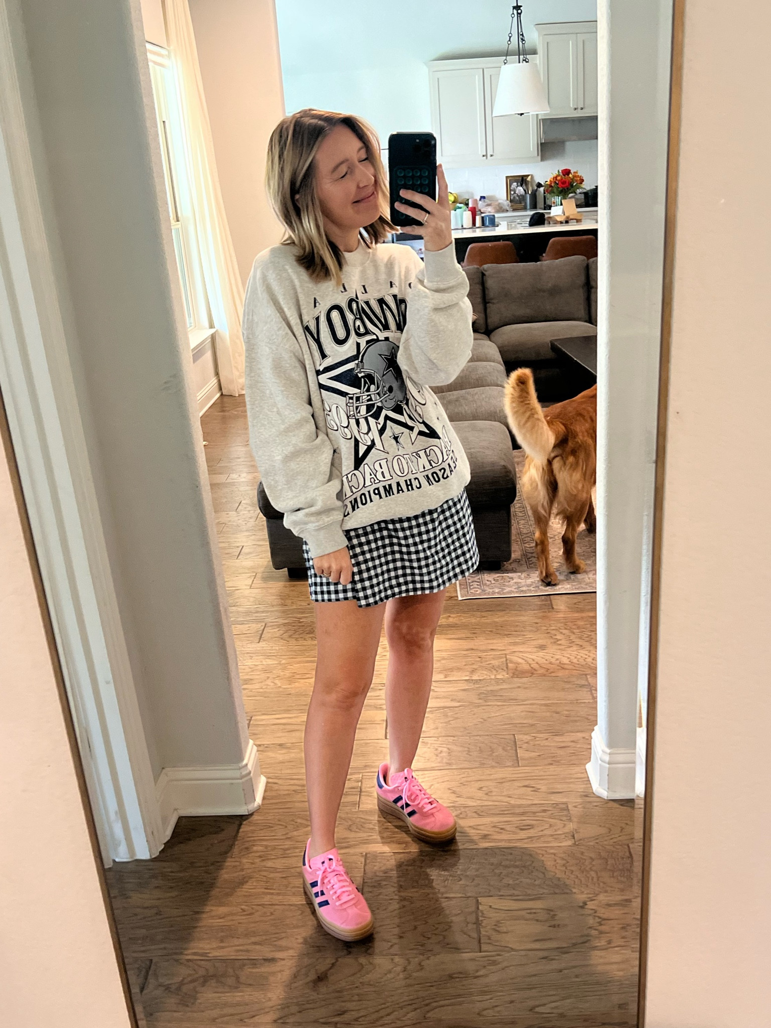 Still reppin’ the cowboys even though they got whooped yesterday. 😜 Skort is discontinued from Old Navy  

Dallas Cowboys | NFL Sweatshirt | Adidas | Gazelle 