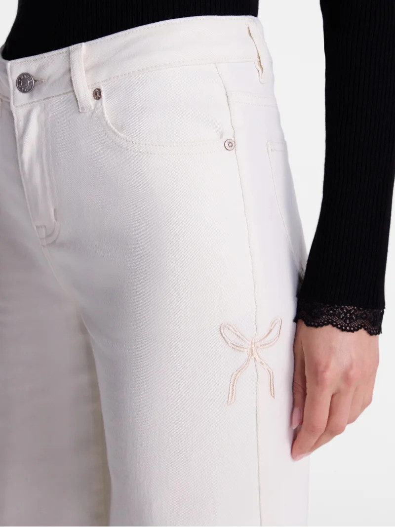 Madden NYC Women’s Ultra 90's Jeans with Bow Embroidery, 32'' Inseam, Sizes 00-18 | Walmart (US)