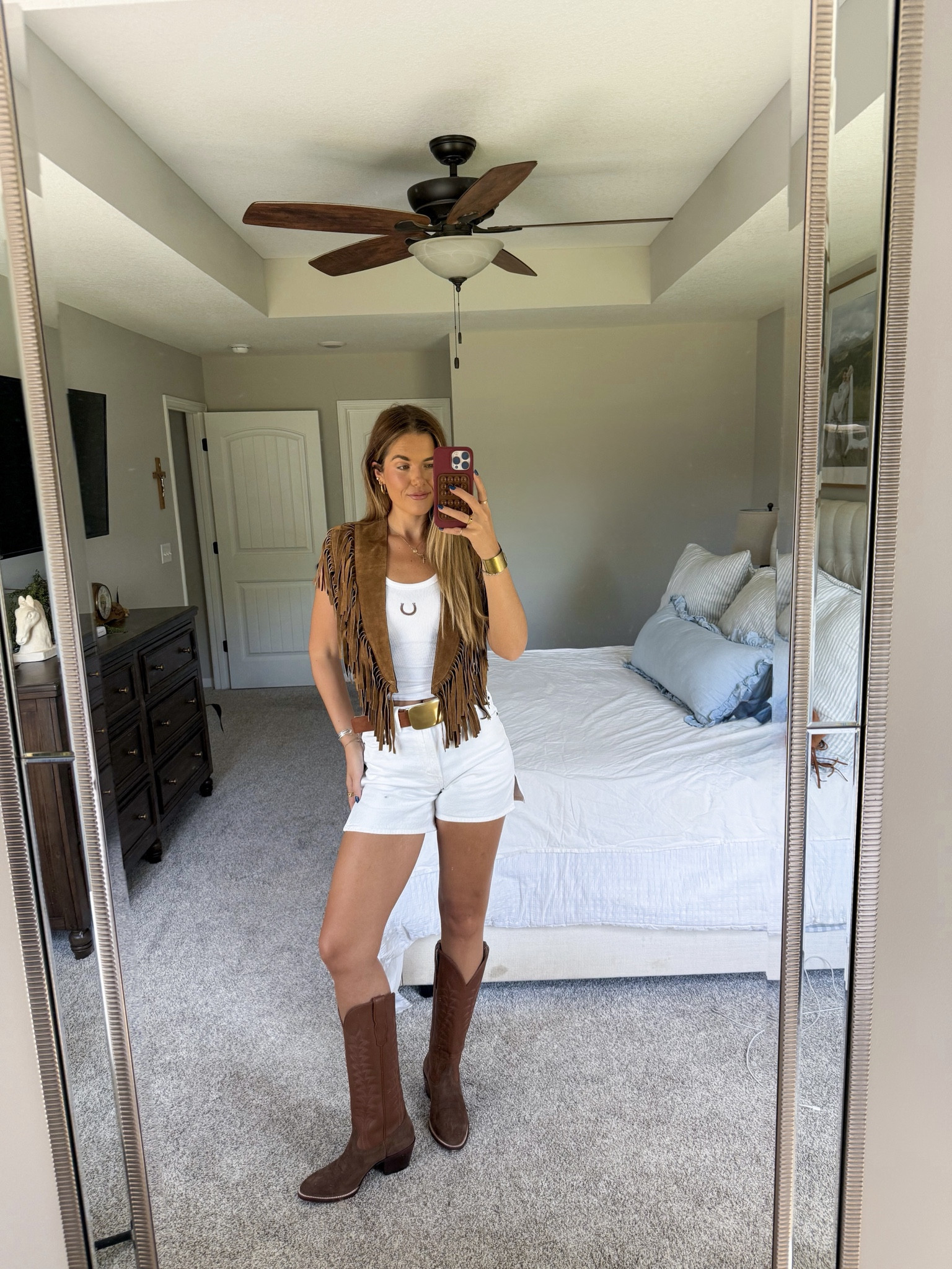 my shorts are from last year but wearing a size 26 in them (linking this years version!) size small in tank and true to size in cowboy boots 

rodeo country concert 

#LTKTall #LTKootd #LTKSeasonal