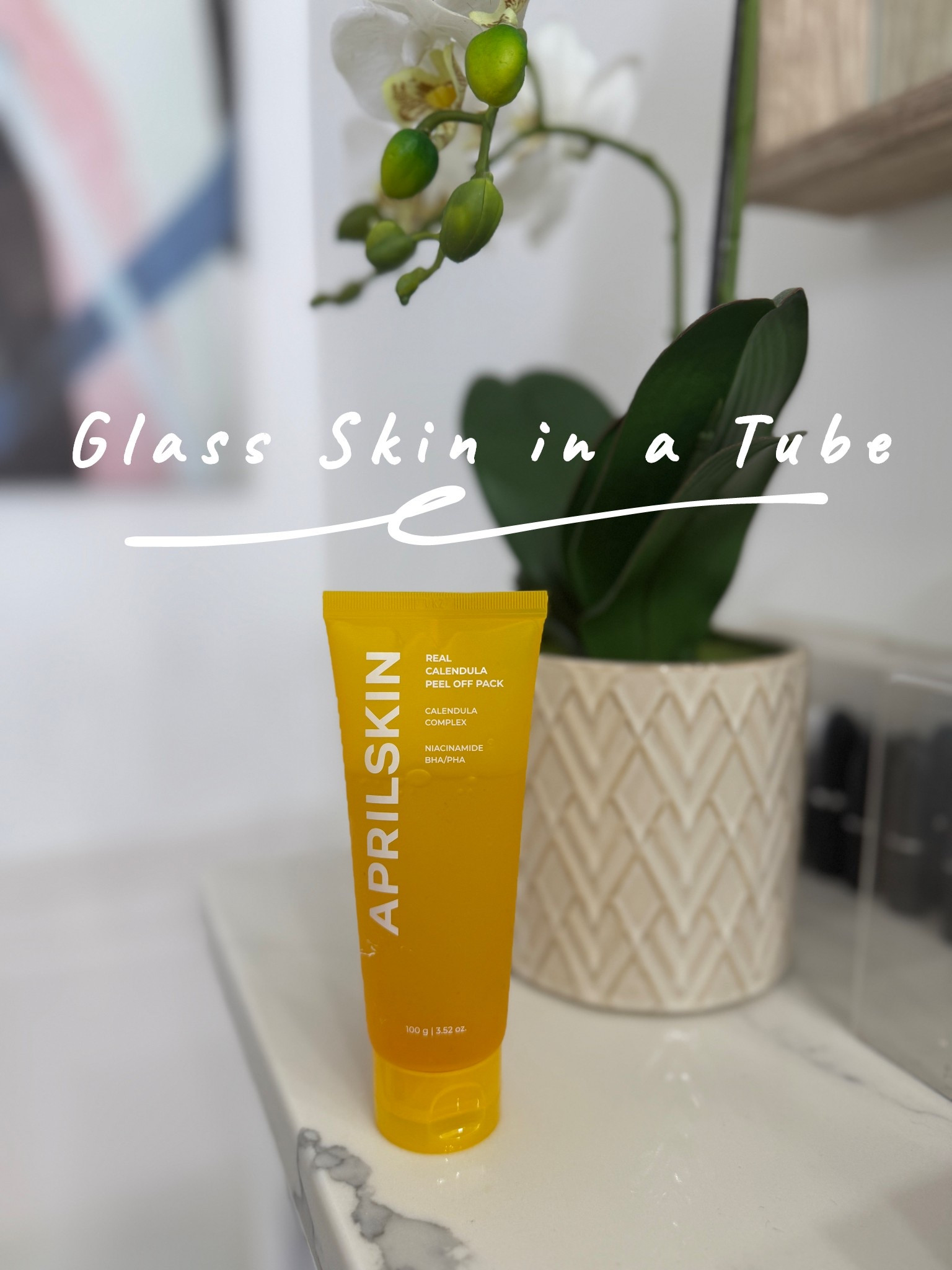 Glass-skin in a tube ✨ This APRILSKIN Calendula peel-off mask is packed with PHA, BHA & niacinamide to gently exfoliate, clear pores, and even out skin tone. Linked on LTK so you can glow too 💛 #KBeauty


#GlassSkinGoals
#ExfoliateAndGlow
#LTKBeauty
#SkinCareRoutine


#LTKBeauty #LTKOver40 #LTKFindsUnder50