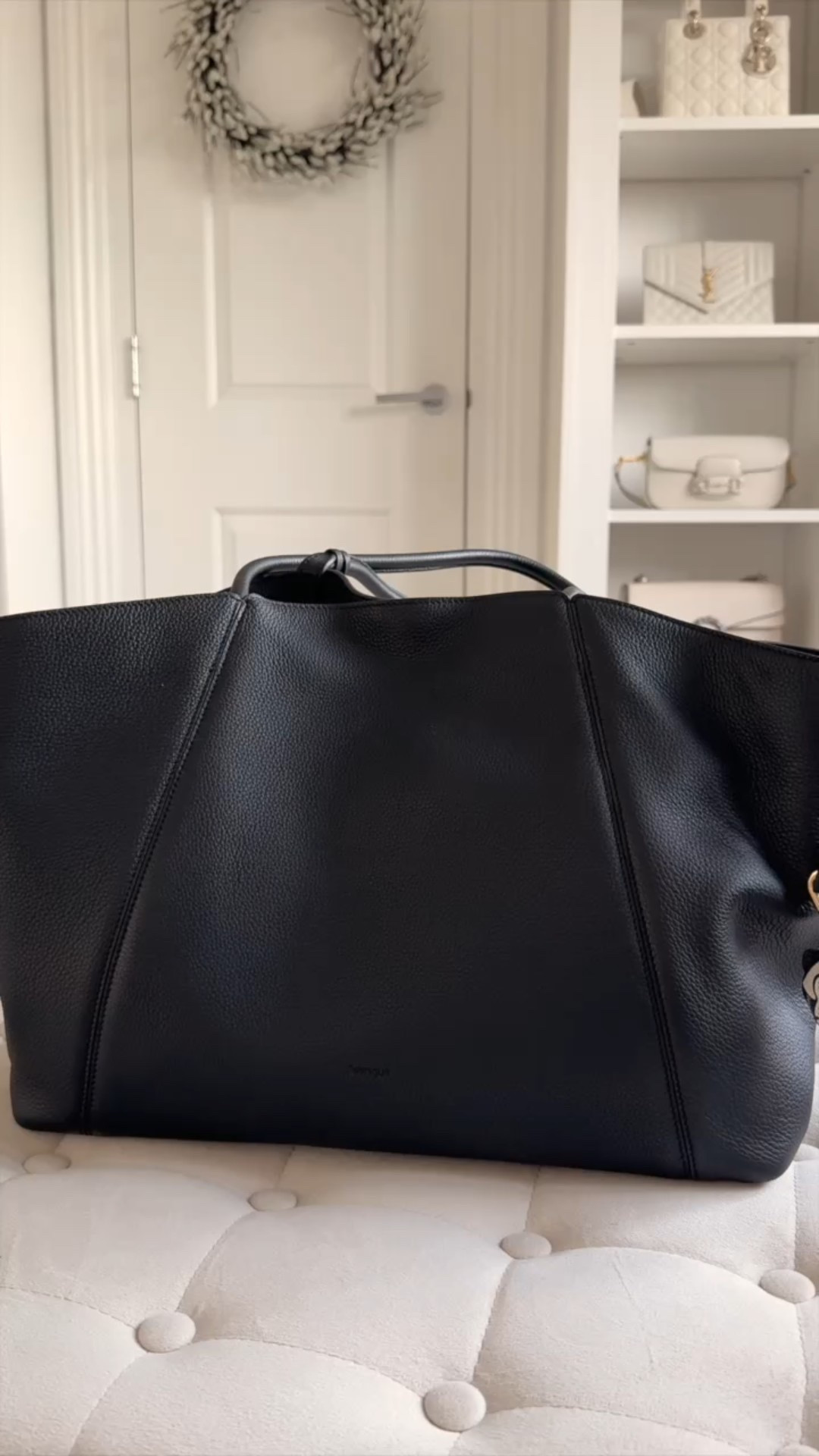 The bag I’m currently loving plus the most adorable hello kitty bag charm/ AirPods holder! ❤️