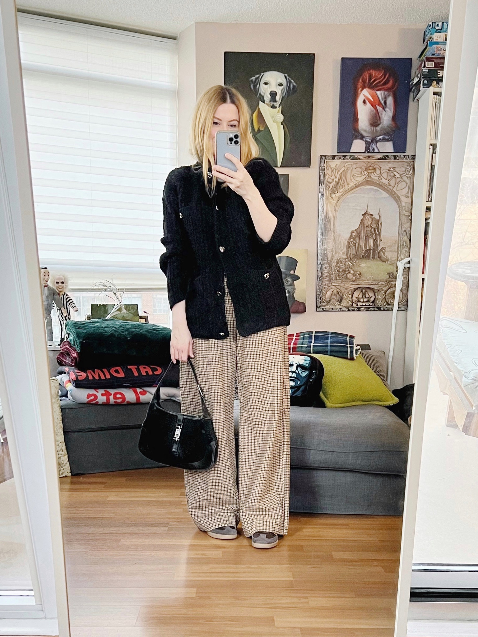 I haven’t been super motivated to get dressed recently. It’s probably the season, but I wanted to give this new chunky jacket cardigan a try.
Bag is vintage.

.  #winterlook  #torontostylist #StyleOver40  #secondhandFind #fashionstylist #slowfashion #FashionOver40  #vintagegucci #MumStyle #genX #genXStyle #shopSecondhand #genXInfluencer #genXblogger #secondhandDesigner #Over40Style #40PlusStyle #Stylish40


#LTKover40 #LTKshoecrush #LTKstyletip