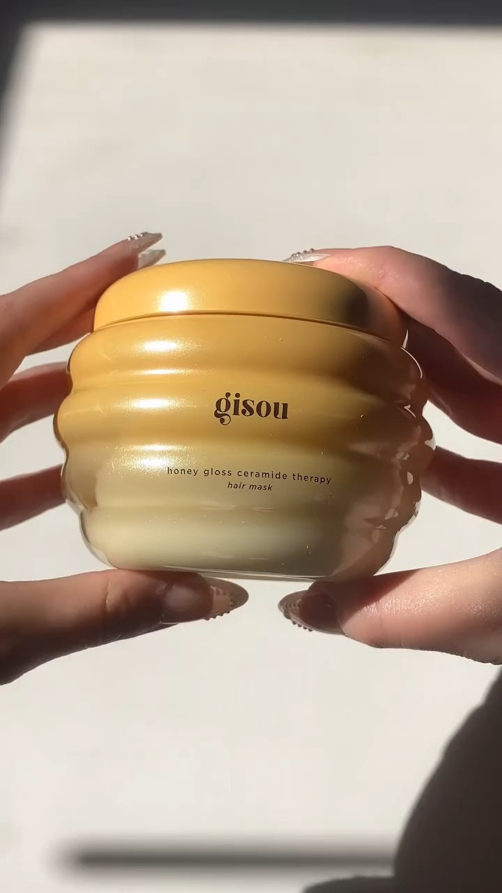 ✨ @gisou honey gloss ceramide therapy hair mask #gifted 

🍯 Packed with Mirsalehi Honey, ceramides, and hyaluronic acid, this hair mask gives you stronger, shinier, and smoother hair. No frizz for 72 hours – just glossy, full-bodied perfection! 🐝💛

Thank you Gisou and @skeepers_us for gifting this product! 

.
.
.
.
.

#gisou #ugc #beautyugc #skeepers #HairCare #HealthyHair #HairGoals #HairRoutine #NaturalHair #CurlyHair #HairTransformation #HairInspo #HairTips #HairProducts #HairTreatment #HairJourney #HairLove #HairFashion #HairTrends #HairIdeas #HairDesign #HairColor #Hairstyles #HairInspiration