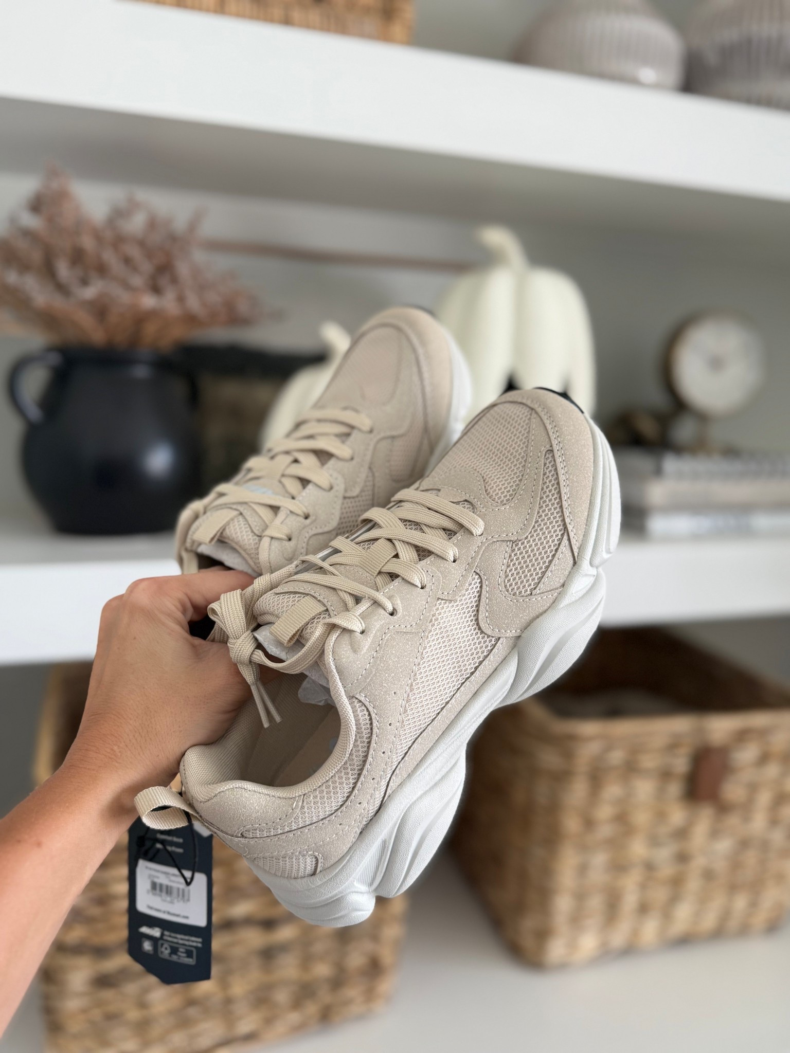 New $20 lookalike sneakers 

#LTKStyleTip #LTKFindsUnder50 #LTKShoeCrush