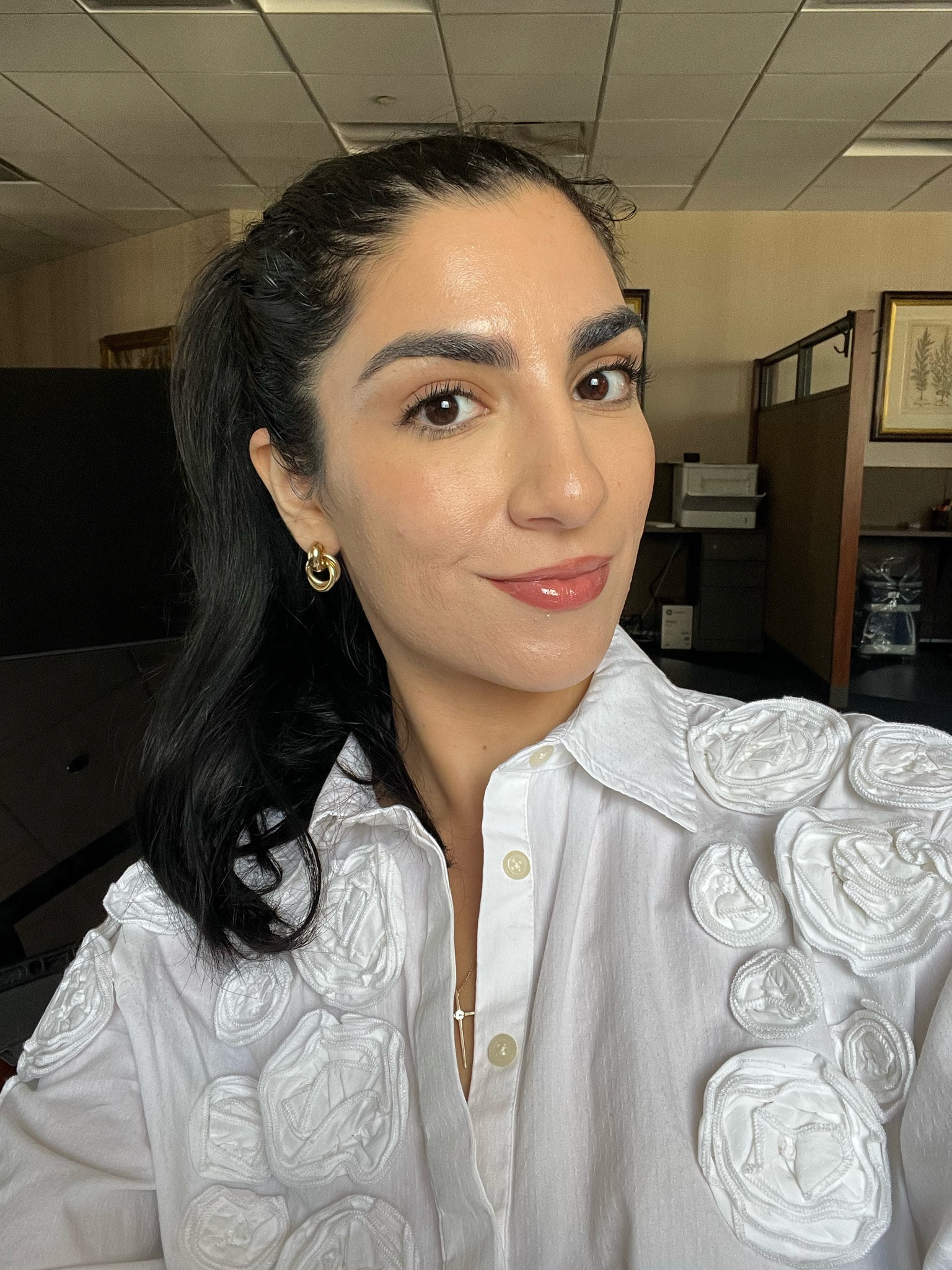 Simple makeup
Summer makeup
Pixi blush
Merit beauty
It cosmetics
White blouse
Shein earrings 