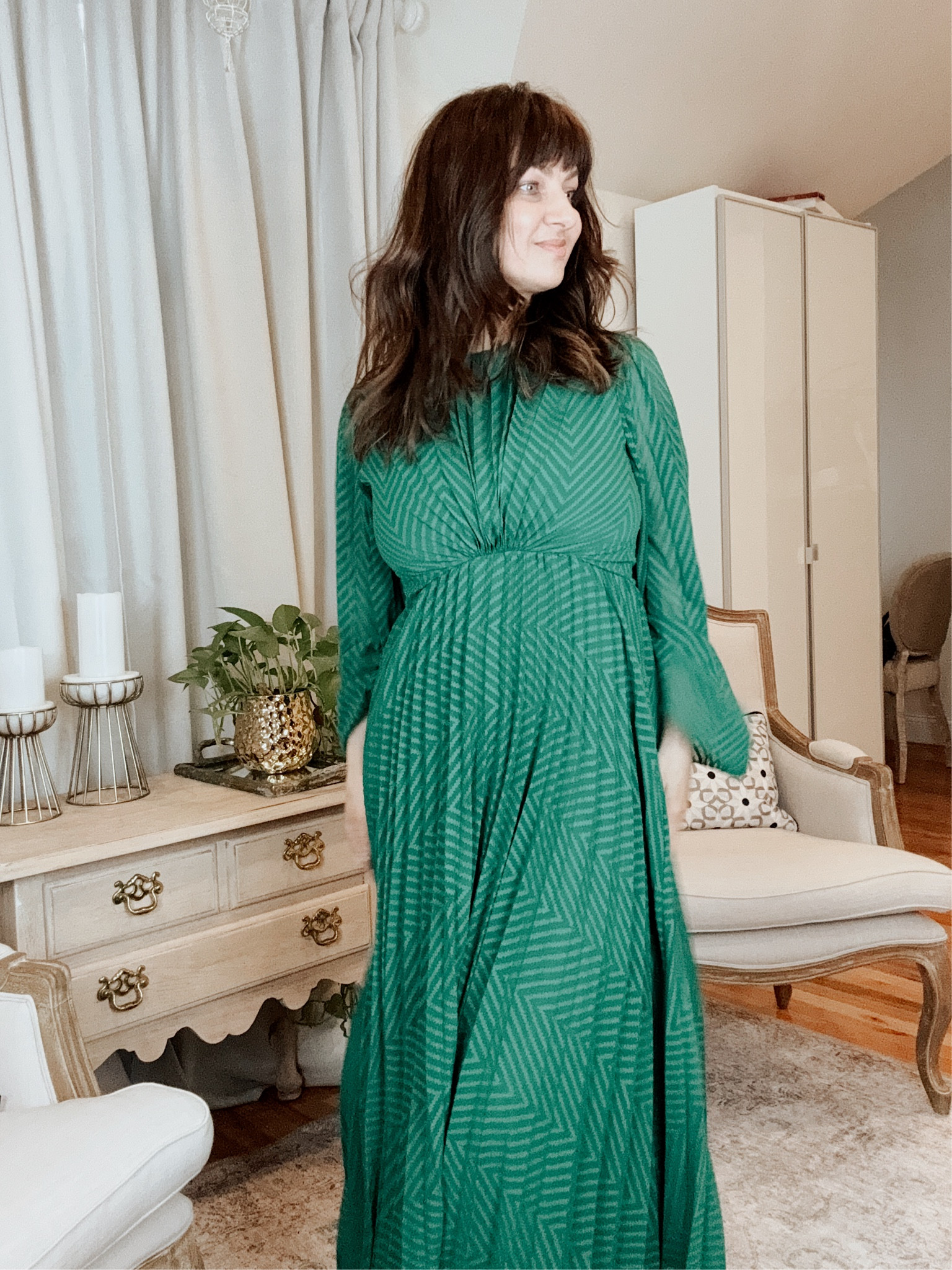 Beautiful, flowy pleated dress
I am wearing size 6