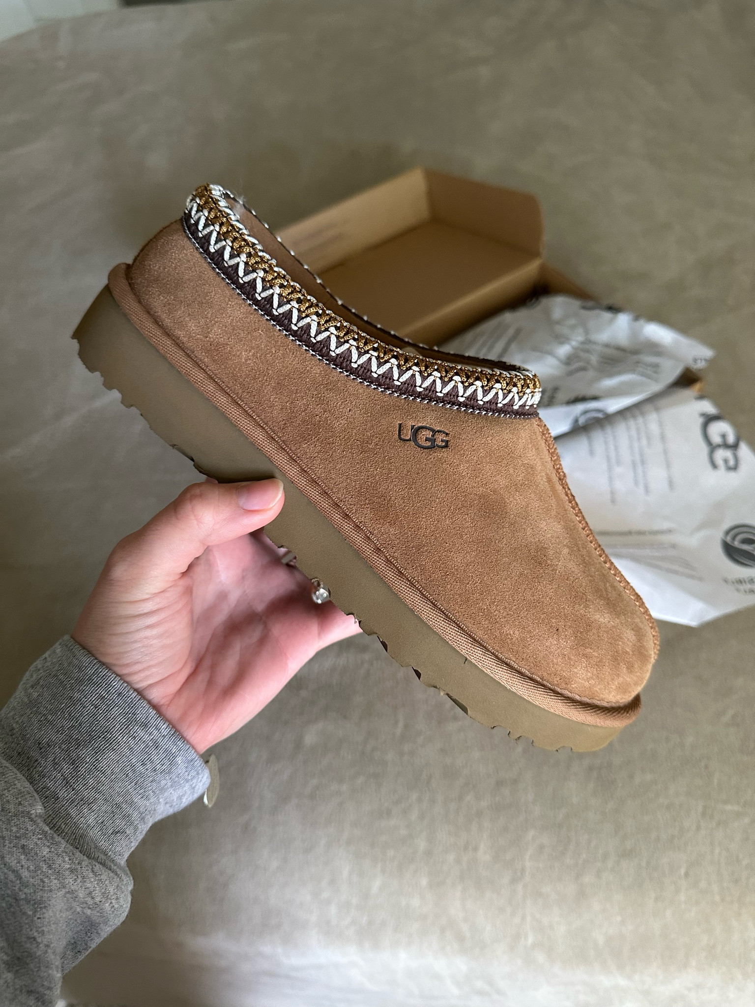Ugg Tasmans are back in stock!! I’m usually a size 6.5/7 in shoes and I ordered a size 7 and they fit perfectly 


Ugg slippers | Ugg Tasman | Tasman slippers | chestnut | fall outfit inspo | fall shoes 

#LTKSeasonal #LTKshoecrush #LTKGiftGuide