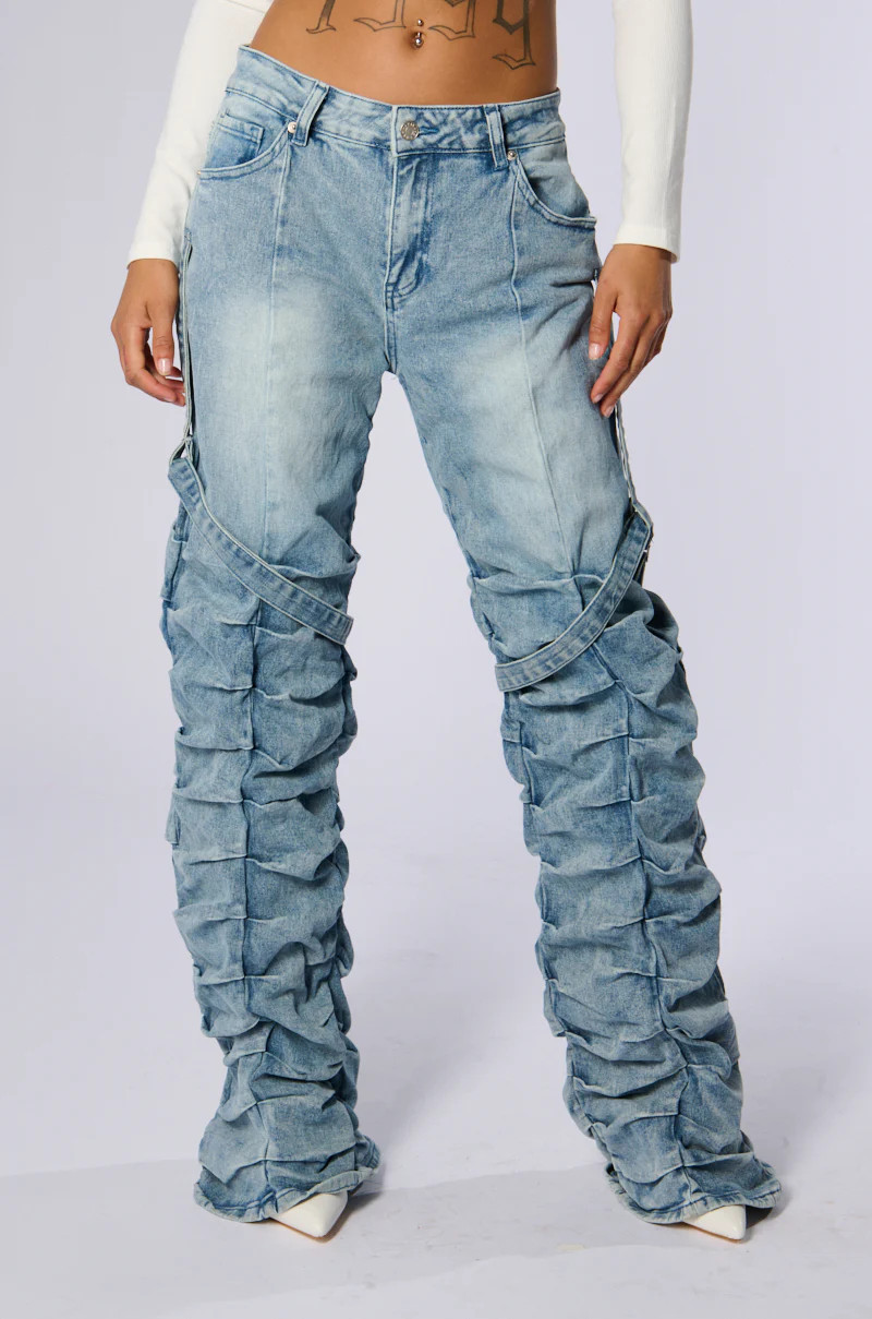 GOING CRAZY DENIM PANT WITH BUCKLE | AKIRA