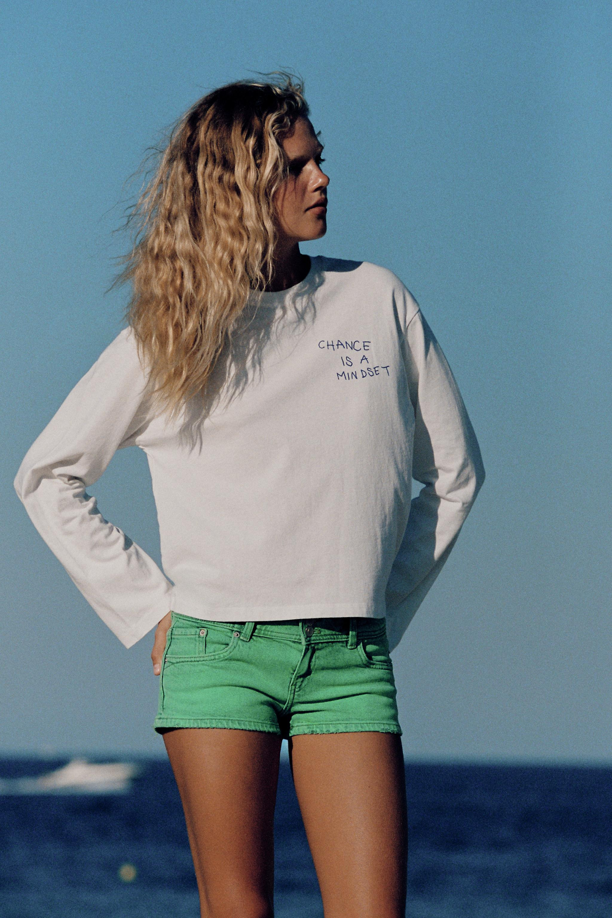 Model height: 181 cmLow-rise denim shorts with belt loops and a five-pocket design. Front zip and... | Zara UK
