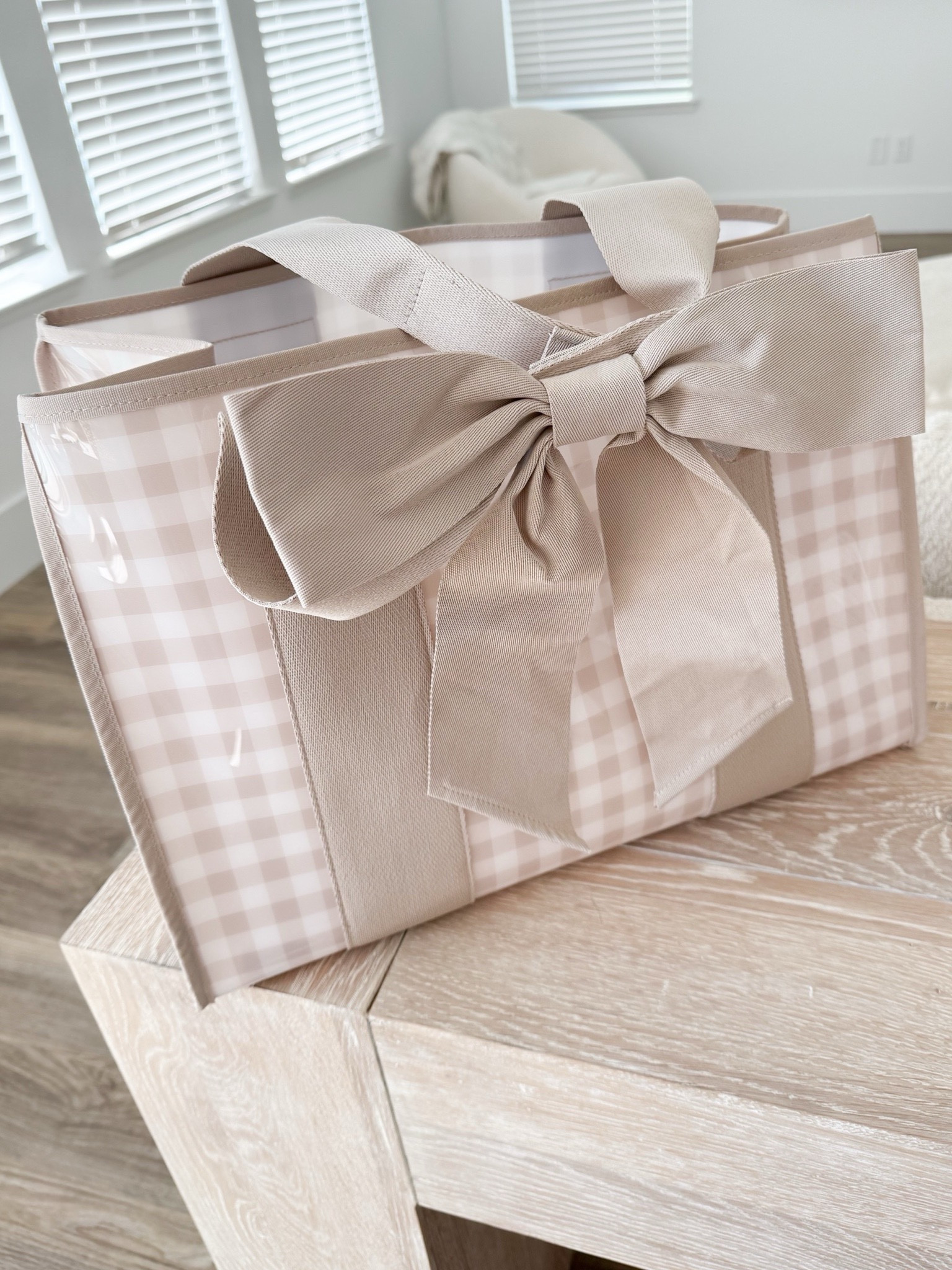 This gingham tote would make the perfect gift idea! 🤍✨ perfect for running errands, bringing to work, or a coffee date! 

Tap to shop!

#LTKGiftGuide #LTKHoliday #LTKSeasonal

#LTKGiftGuide #LTKSeasonal #LTKHoliday