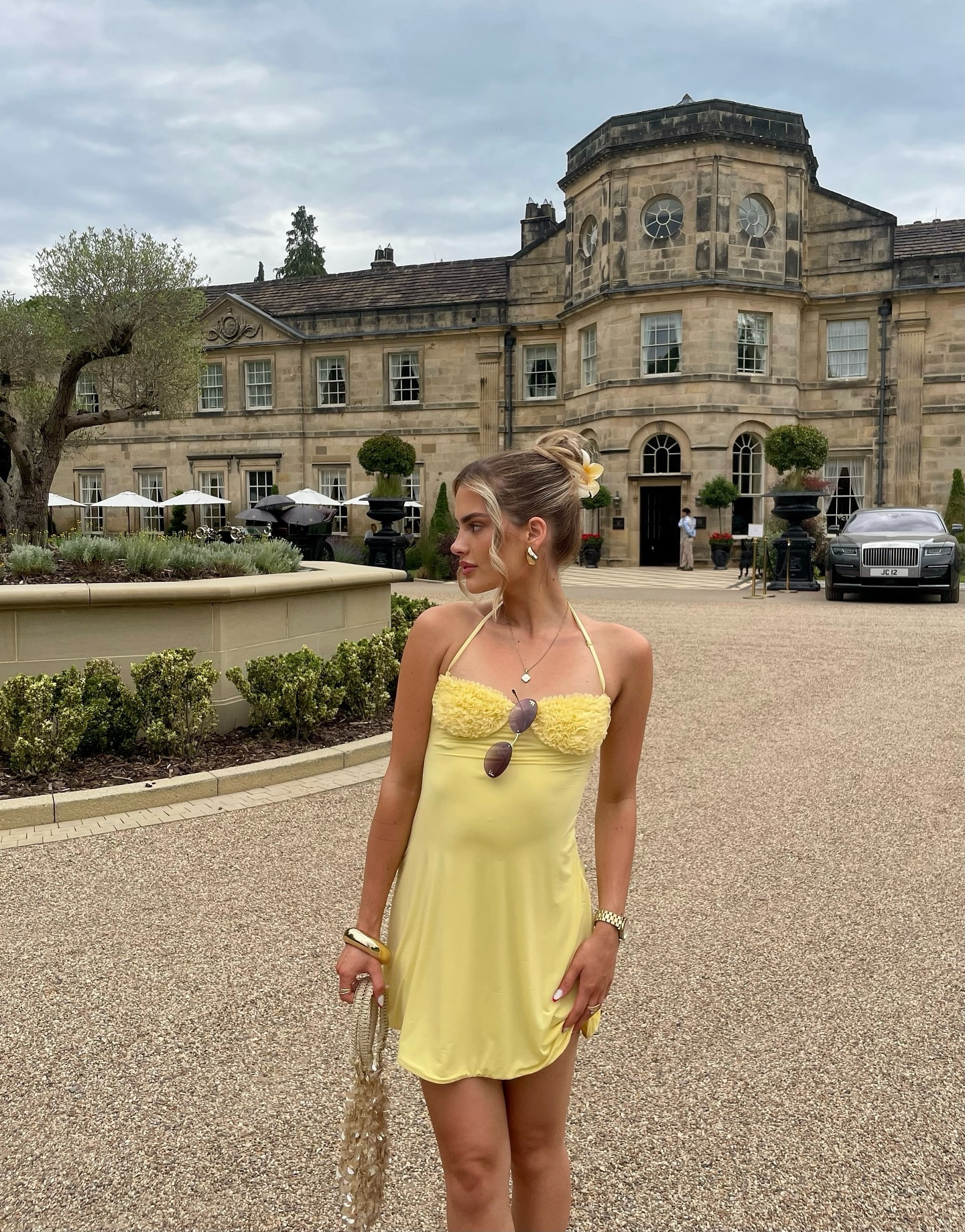 playing dress up💛