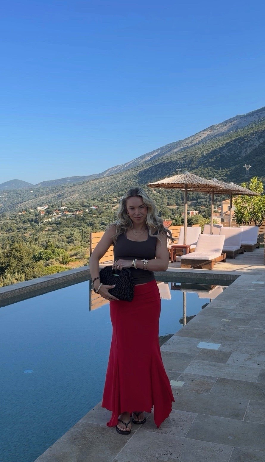 brown & red is my new fave colour combo! 🍫

🤎 Brown vest top with built in bra from @LOVALL 
♥️ Red hanky hem skirt from @boohoo  
🤎 Brown woven clutch bag & brown flip flops #newlook

#LTKsummer #LTKtravel #LTKpetite