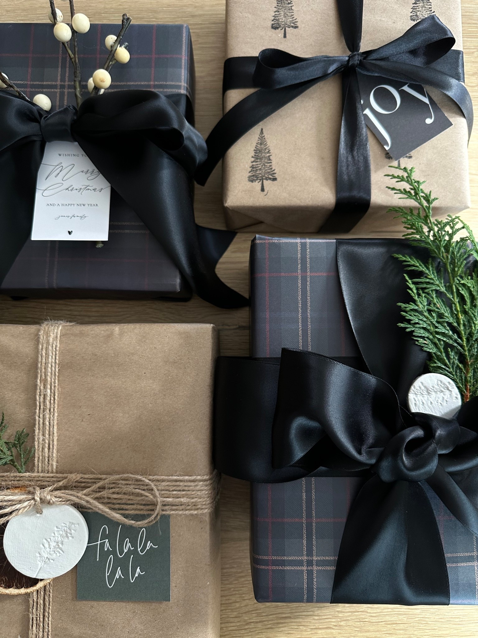 Grab your Ralph Lauren inspired wrapping paper before it’s gone! Classic holiday tartan plaid paired with luxe silk ribbon never goes out of style.

ralph lauren christmas gift wrapping

#LTKSeasonal #LTKHoliday