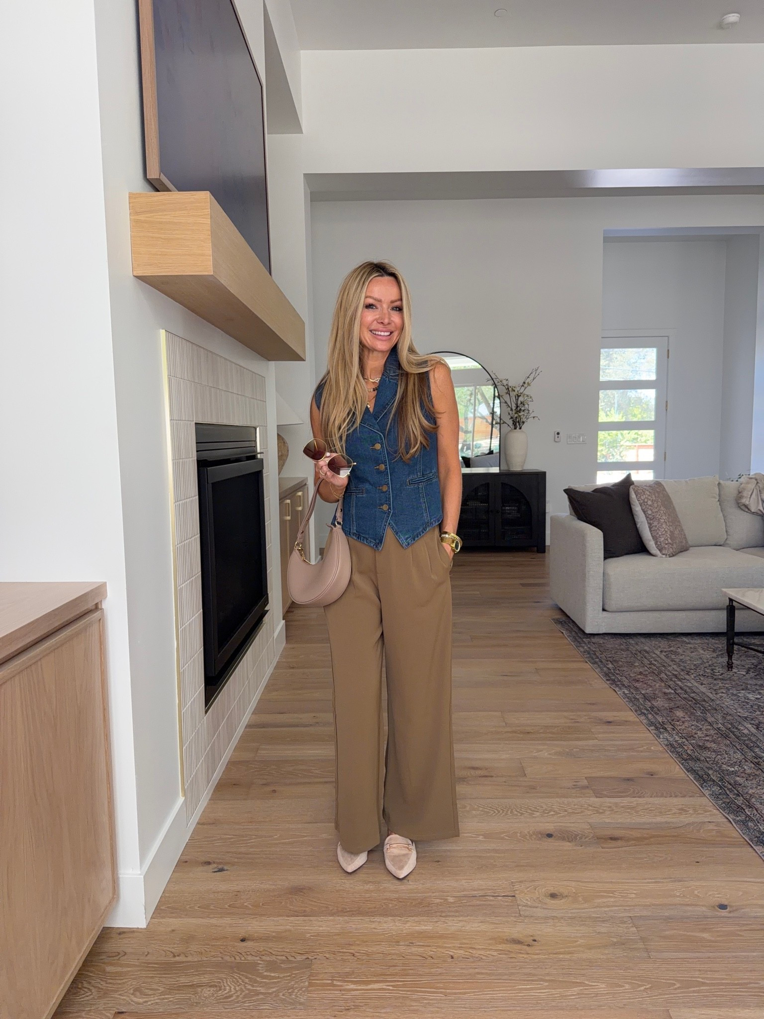 The Amazon capsule wardrobe every teacher needs… and honestly anyone who loves looking put together without overthinking it. 🤍 comment AMAZON and I’ll send you details 

These are the kinds of outfits you can grab on busy mornings and know you’ll feel confident all day. They’re comfortable, easy to mix and match, and look so much more polished than the effort they take.

Which look are you wearing first? 👇

#amazonfashion #teacherstyle #teacheroutfits #amazonfinds #capsulewardrobe