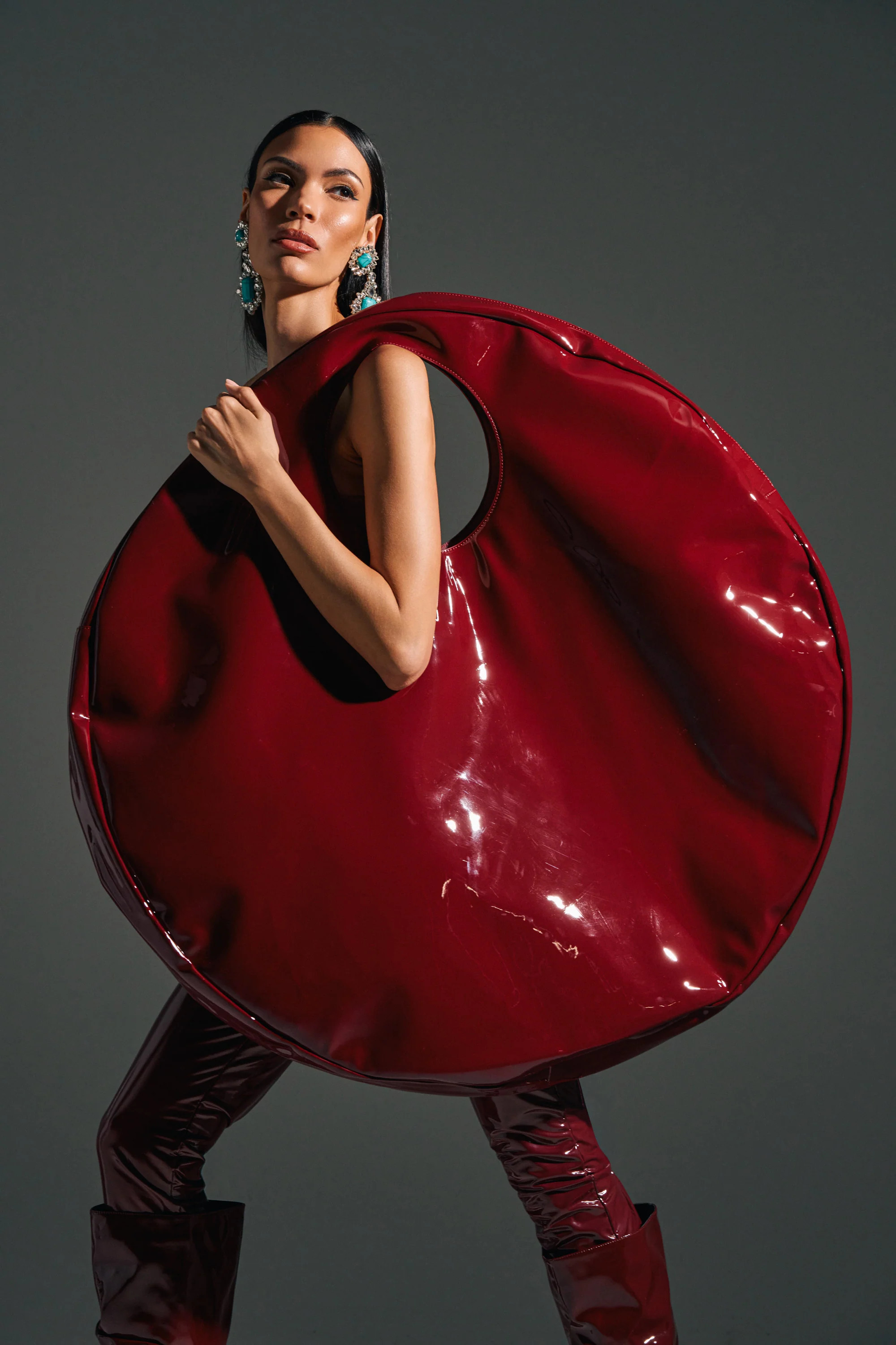 EPITOME OF LUXURY PATENT OVERSIZED TOTE | AKIRA