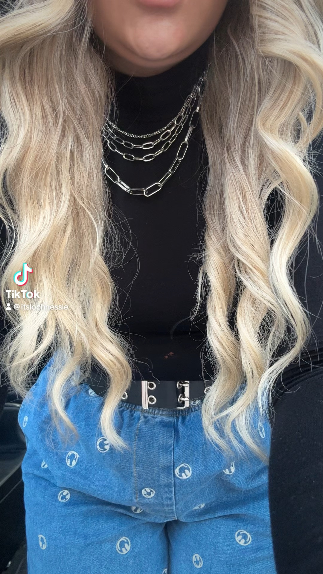 Fall outfit ft baggy smiley face pants :) 




#docmartens #fall #falloutfits #outfitinspo #silverjewelry #alt #altstyle #altoutfits 

#LTKCyberWeek #LTKStyleTip #LTKGiftGuide