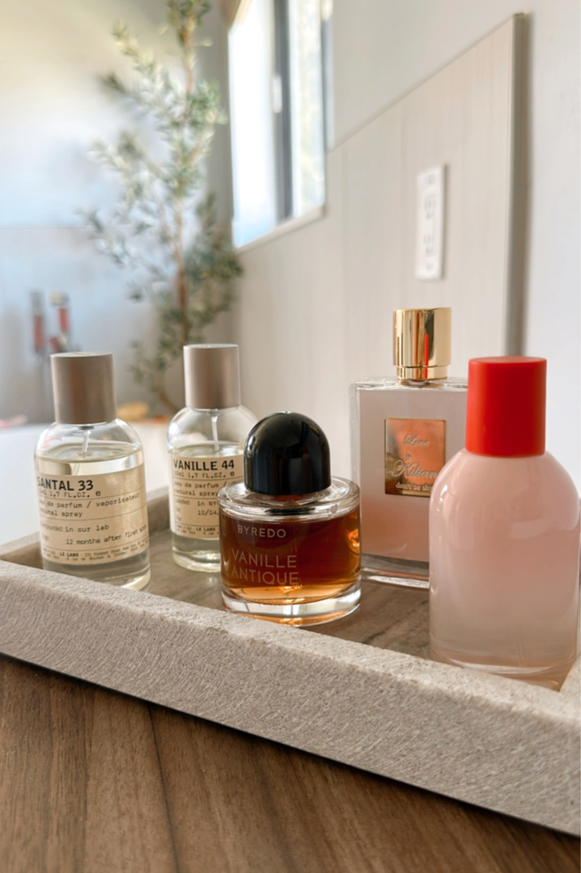 Favorite scents at the moment 
Glossier, byredo le labo Lillian. Don’t buy shy vanilla fresh  