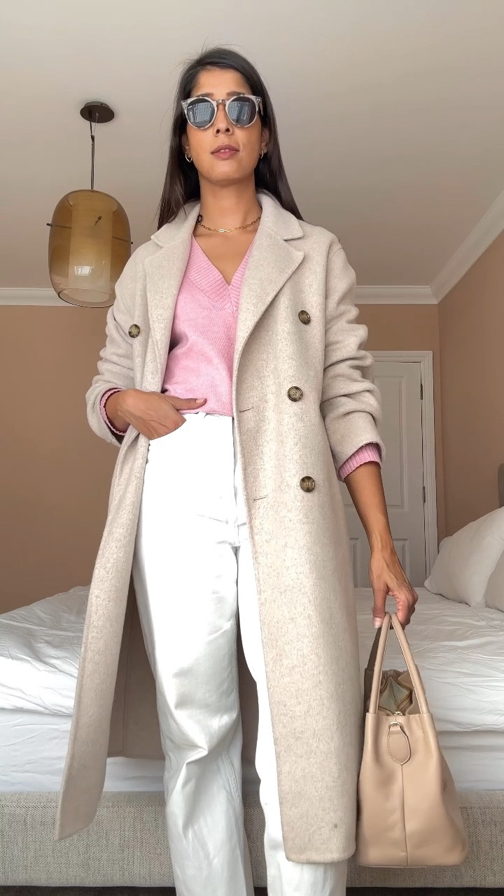 Pink was all over the S/s 25 catwalks so expect to see it everywhere. Picked up this soft pink V neck jumper recently and I’m wearing it with basics you’ve seen on my page SO many times before! 

Are you ready for Spring? 

@marksandspencerstyle Pink V -neck jumper 
@andotherstories White jeans 
@mango Coat
@andotherstories Sunglasses
@hm Nude ballet flats 
@radleylondon Bag
@monicavinader Necklace & earrings 

#over30style #over30fashion #over40style #over40fashion #pink #springfashion #springoutfits
#simpleoutfits