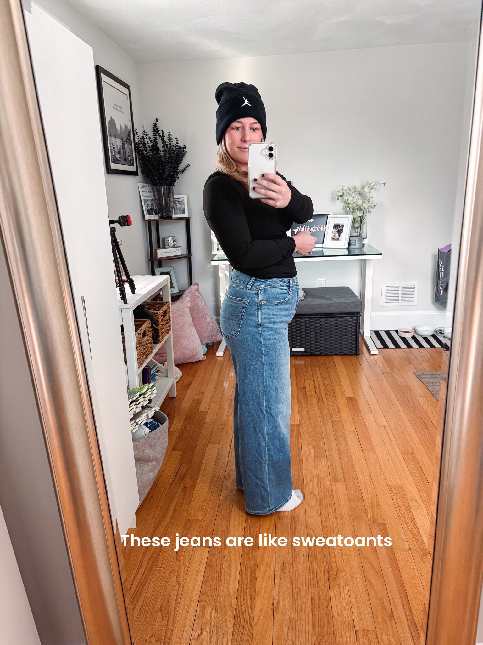 most comfortable jeans from AE. Wearing 4 petite. I don’t recommend petite unless 5ft or under! These are on shorter side.
This seamless bodysuit like long sleeve is A+++++