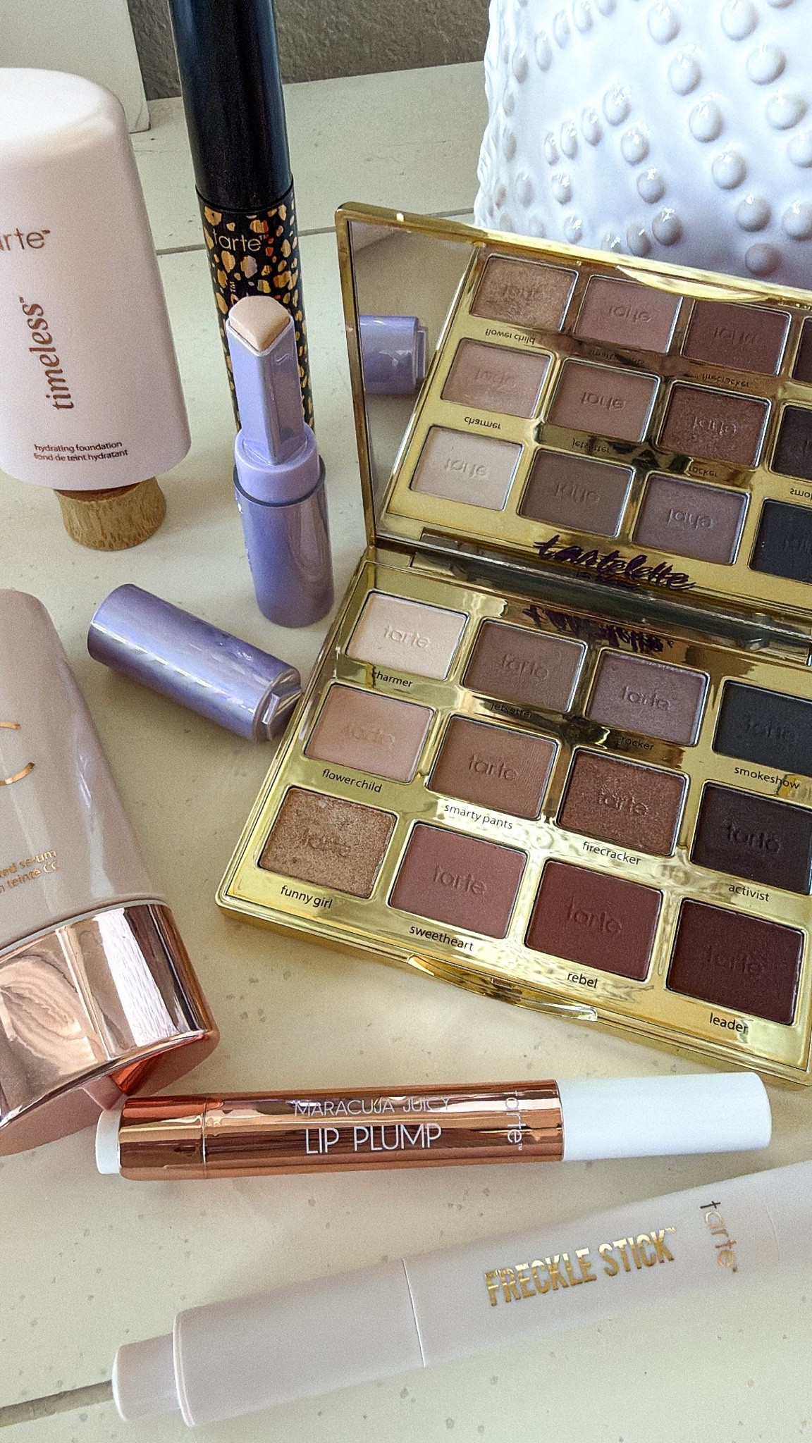 My favorite @Tarte makeup products! 

The started eyeshadow palette is one of my go-to’s. It also makes a great Christmas gift for her ✨ 

*Tarte concealer, maneater mascara, juicy lip plump in shade cherry blossom, freckle stamper and highlighter duo (my new fave product), the Tarte cc cream and timeless foundation, and I’ll link my other makeup must haves.


Tarte makeup, freckle stick, Tarte gifts, bronzing stick, Tarte favorites, Tarte snatch stick, neutral eyeshadow palette, pink lip balm, lengthening mascara
