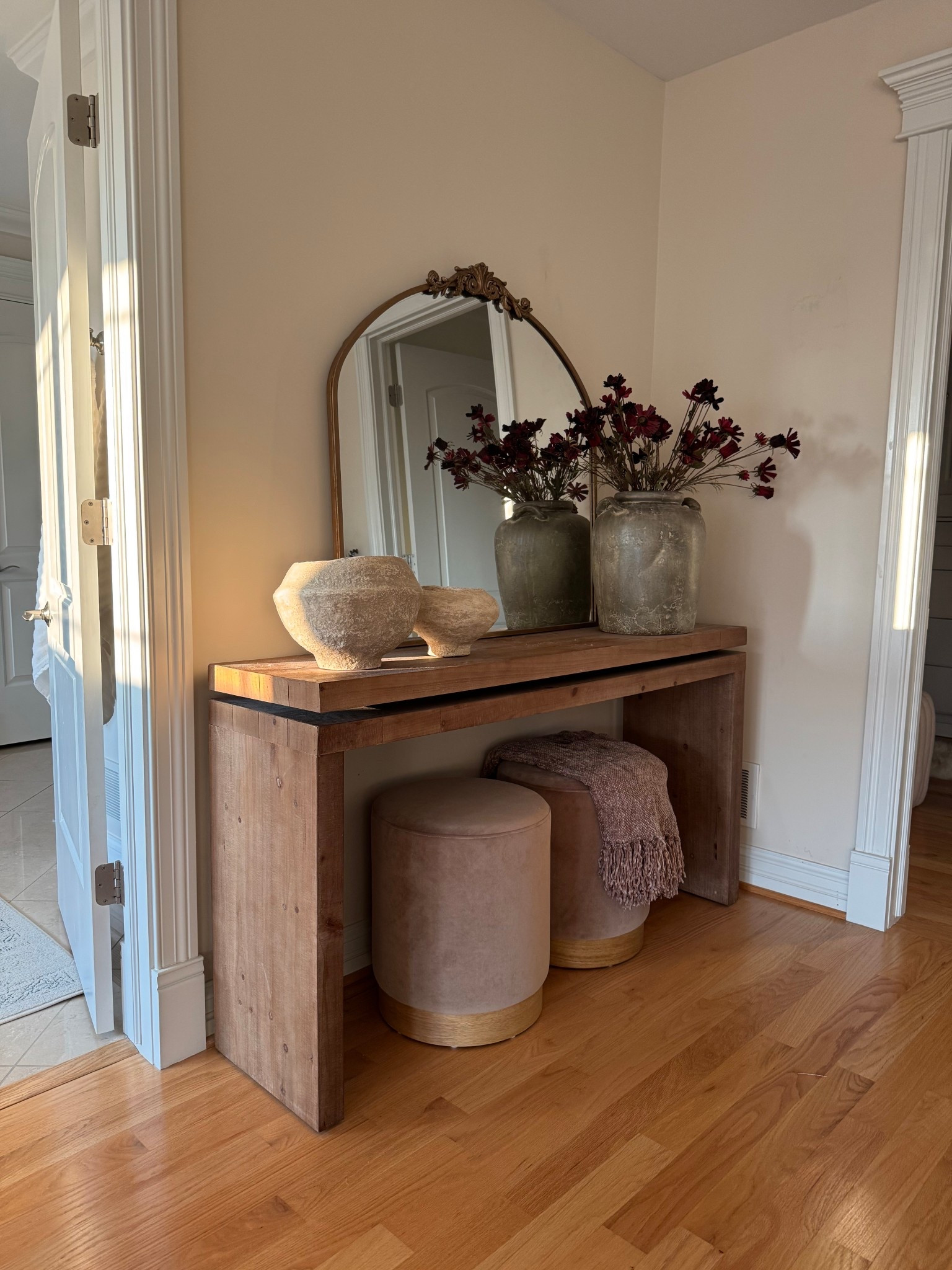 Console table styling idea!!

@wayfair #wayfair #wayfairfinds #consoletable #ottoman #vase #mirror 


#LTKSeasonal #LTKSaleAlert #LTKHome