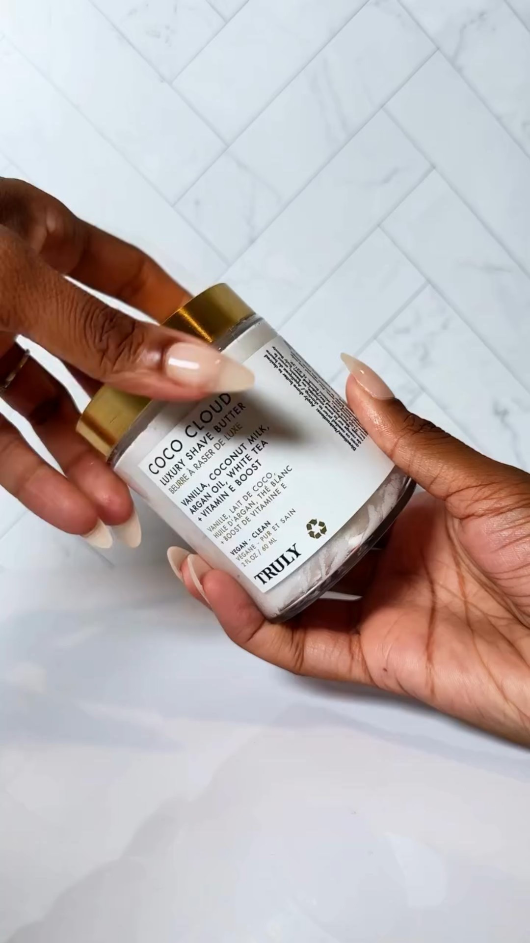 Shaving went from ✨ugh✨ to ✨obsessed✨ real quick 🪒🍩 

#ad pick up yours in my #Amazon storefront! 🫶🏾

#TrulyBeauty #trulysmooth #Selfcare #selfcaretips #fallbeauty #amazonfinds #amazonbeauty