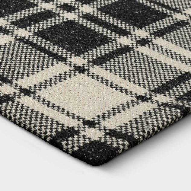 2'x3' Indoor/Outdoor Woven Tapestry Plaid Rug Black - Threshold™ | Target