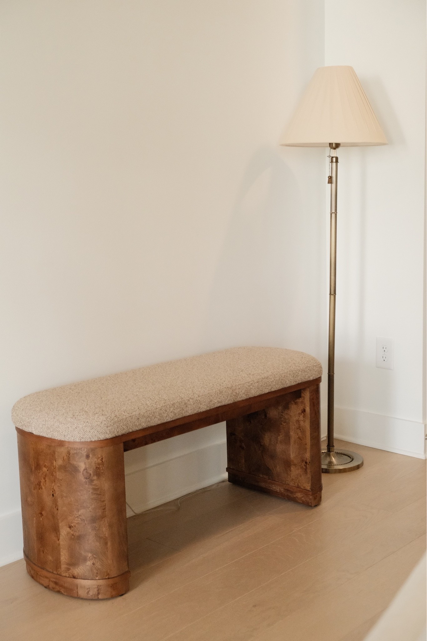 Entryway bench and floor lamp

#LTKHome #LTKSaleAlert