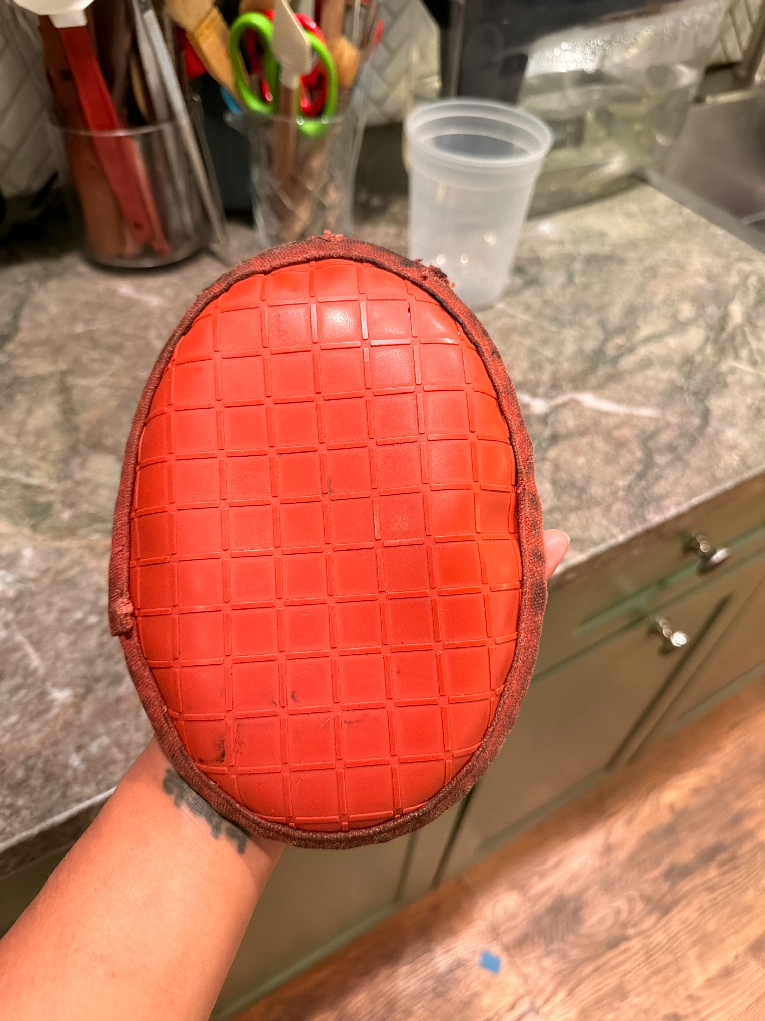 This is my old oven mitt that I still use that may not exist anymore, but I found you a dupe that works just as well! 

 #LTKfoodie