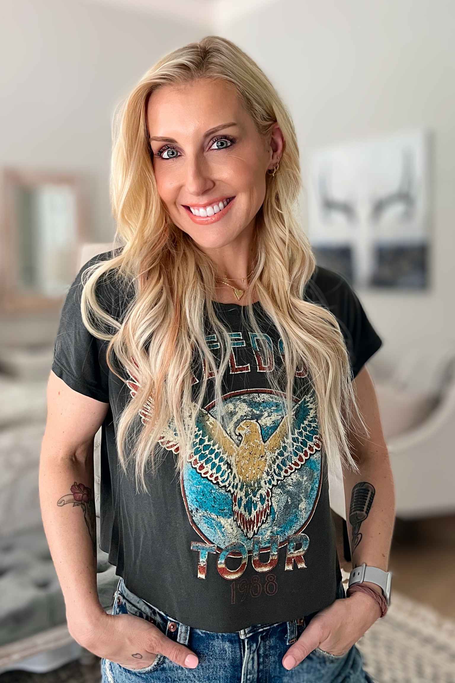 I debated whether or not the T3 trio would be worth it. I already have their curling wand and the bigger barrel curling iron. I love the bigger barrel but unfortunately T3 only offers this size as a curling iron. No bueno.  One thing I’ve learned since getting extensions is that I suck at doing my hair using an iron. I always end up burning myself and my curls are inconsistent and sloppy. I’m a a pro with a snag though. What sold me on this curling wand trio is the Convertible Base with the three interchangeable straight and tapered ceramic wands. One base, three barrels, and a space saver (bc now I have one cord as opposed to 2 and 3 cords.) 