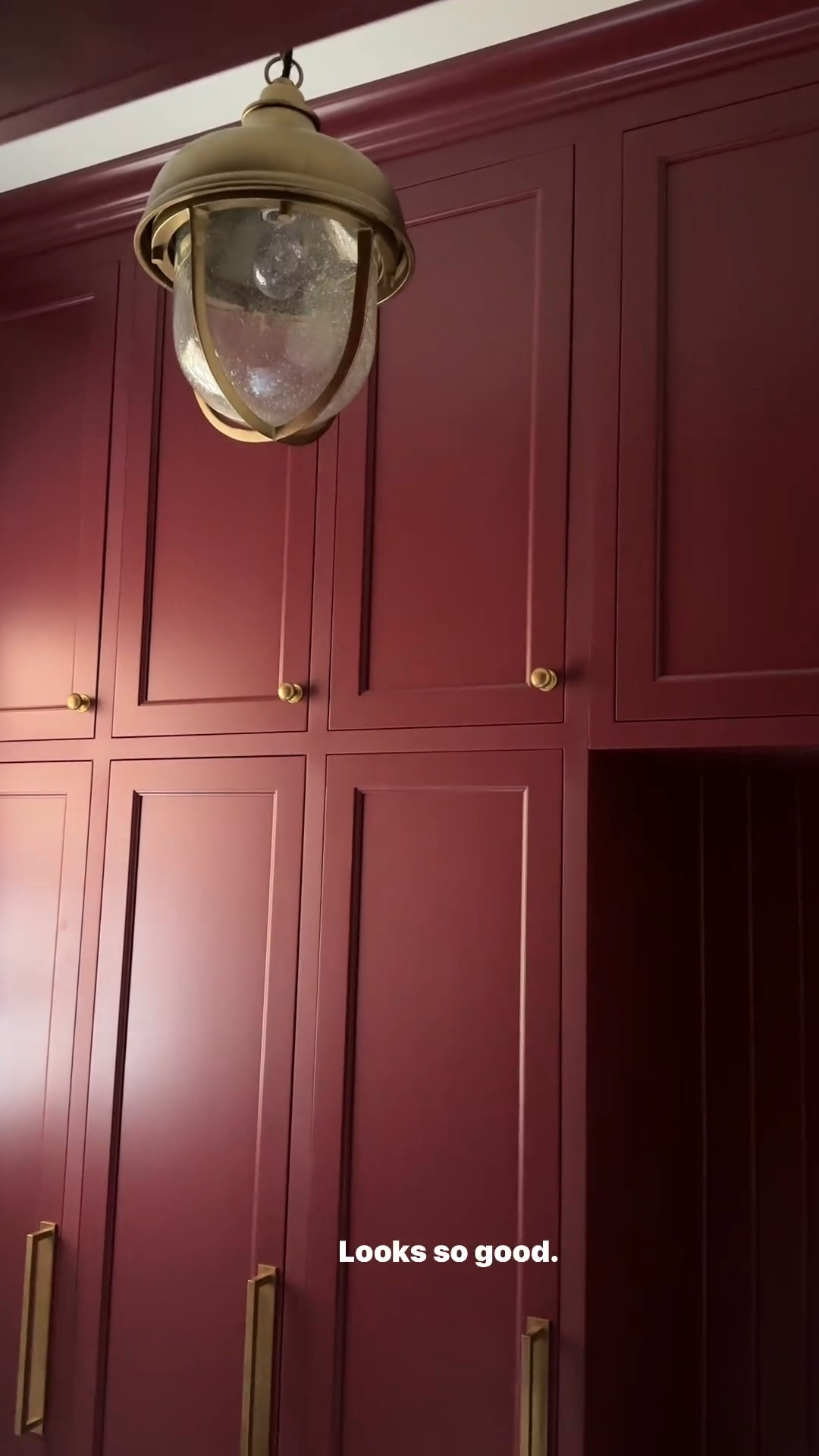 The mudroom light is in and the room is feeling a little more complete 🖤 love the brass tone and the modern lantern shape, especially against that red!

Pendant light

#LTKHome #LTKStyleTip