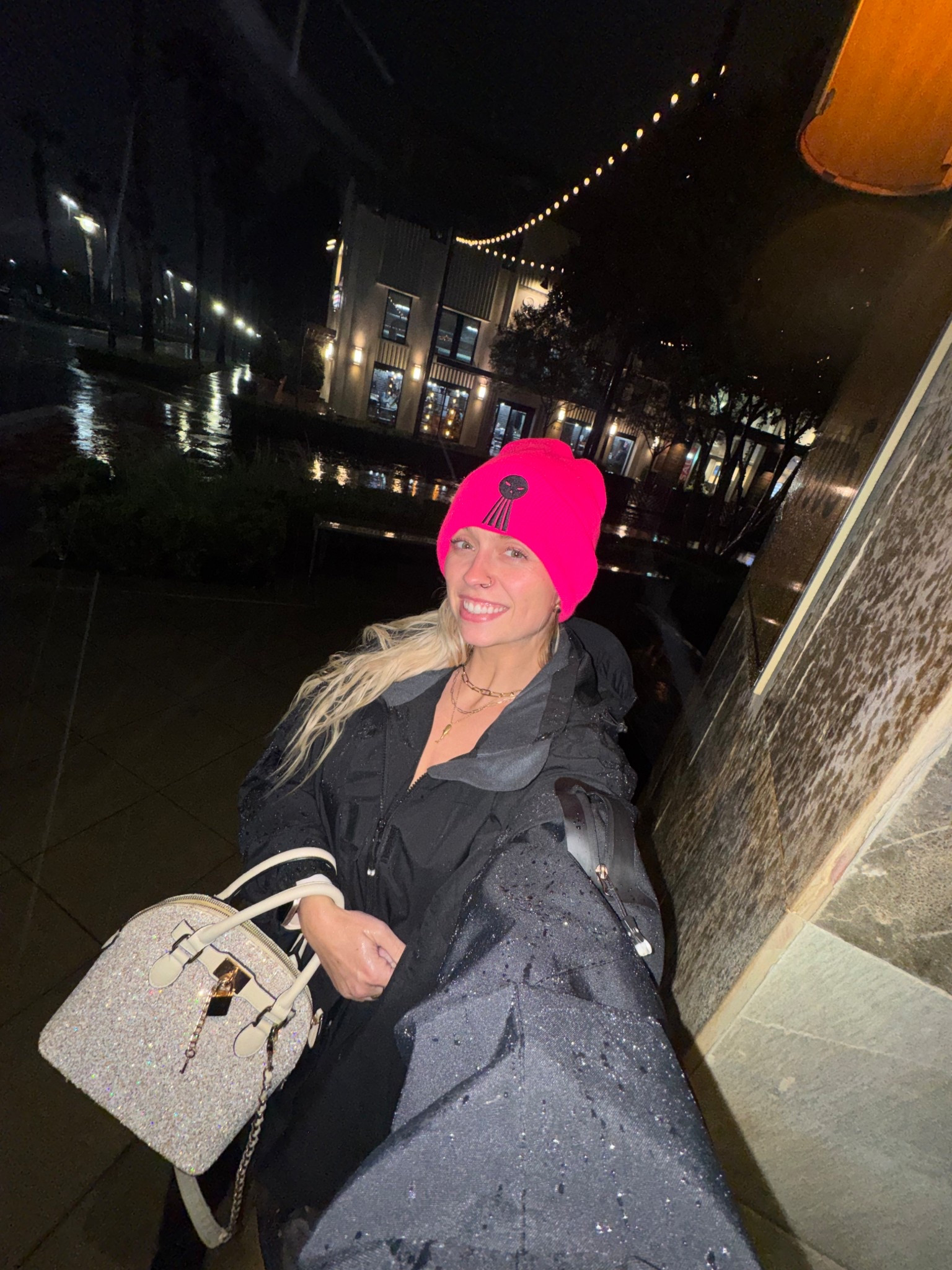 Date night In The rain 

#LTKootd #LTKFindsUnder100 #LTKGiftGuide