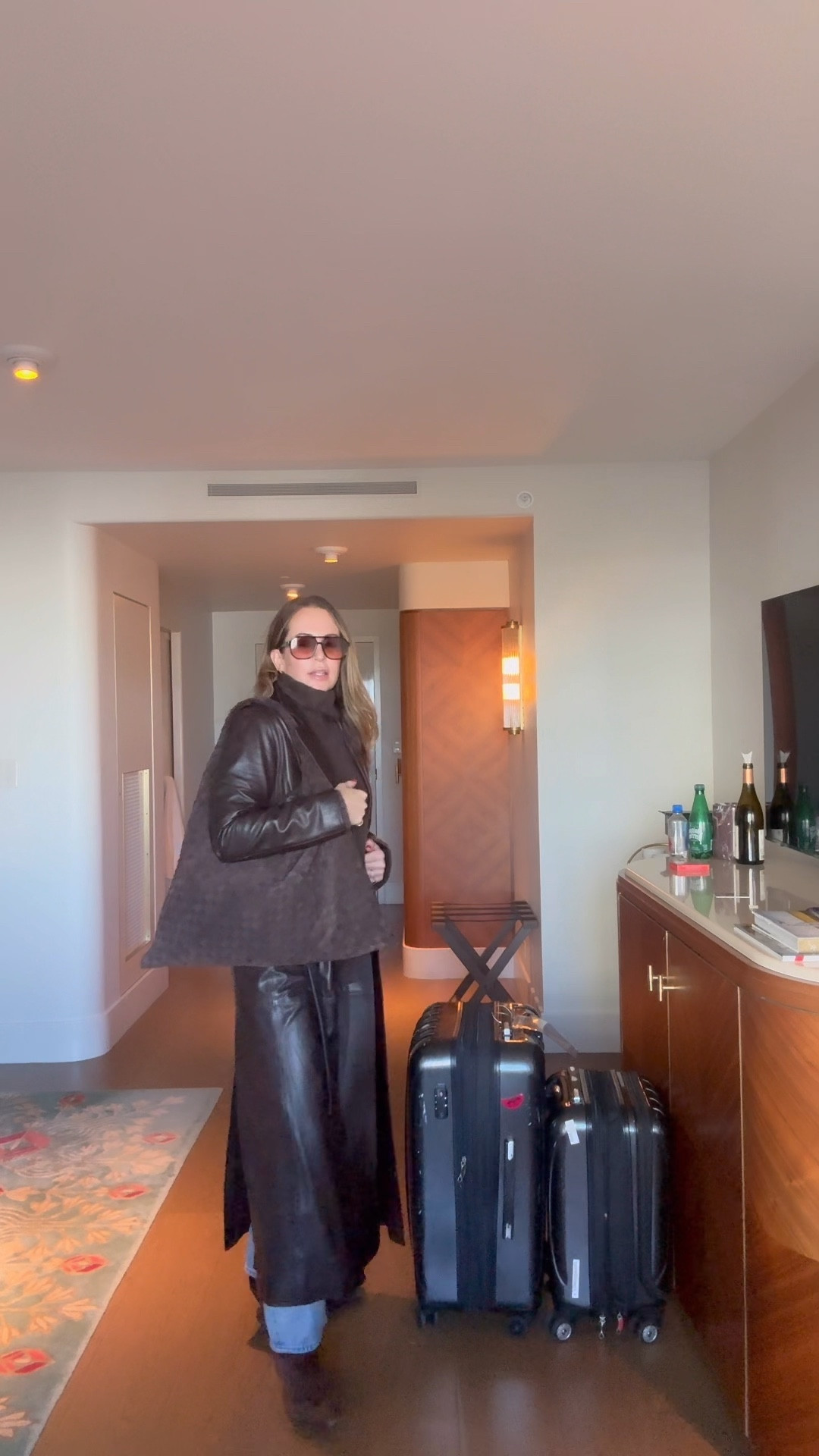 Wearing a size 38 in the trench, a M in the sweater and I size up 1/2 a size in the boots. Also including some of my travel favs. 