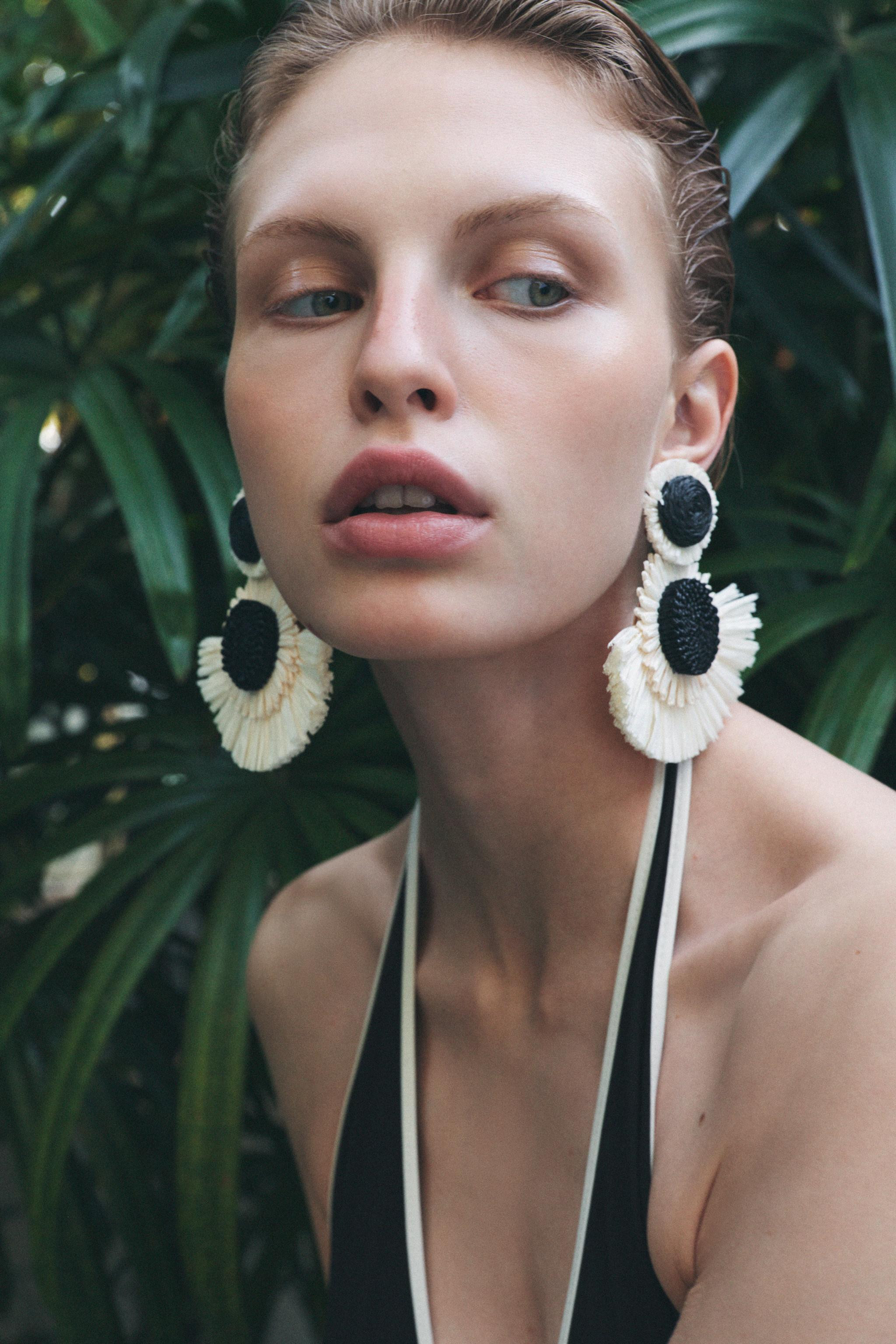 TEXTURED TWIST EARRINGS | Zara US