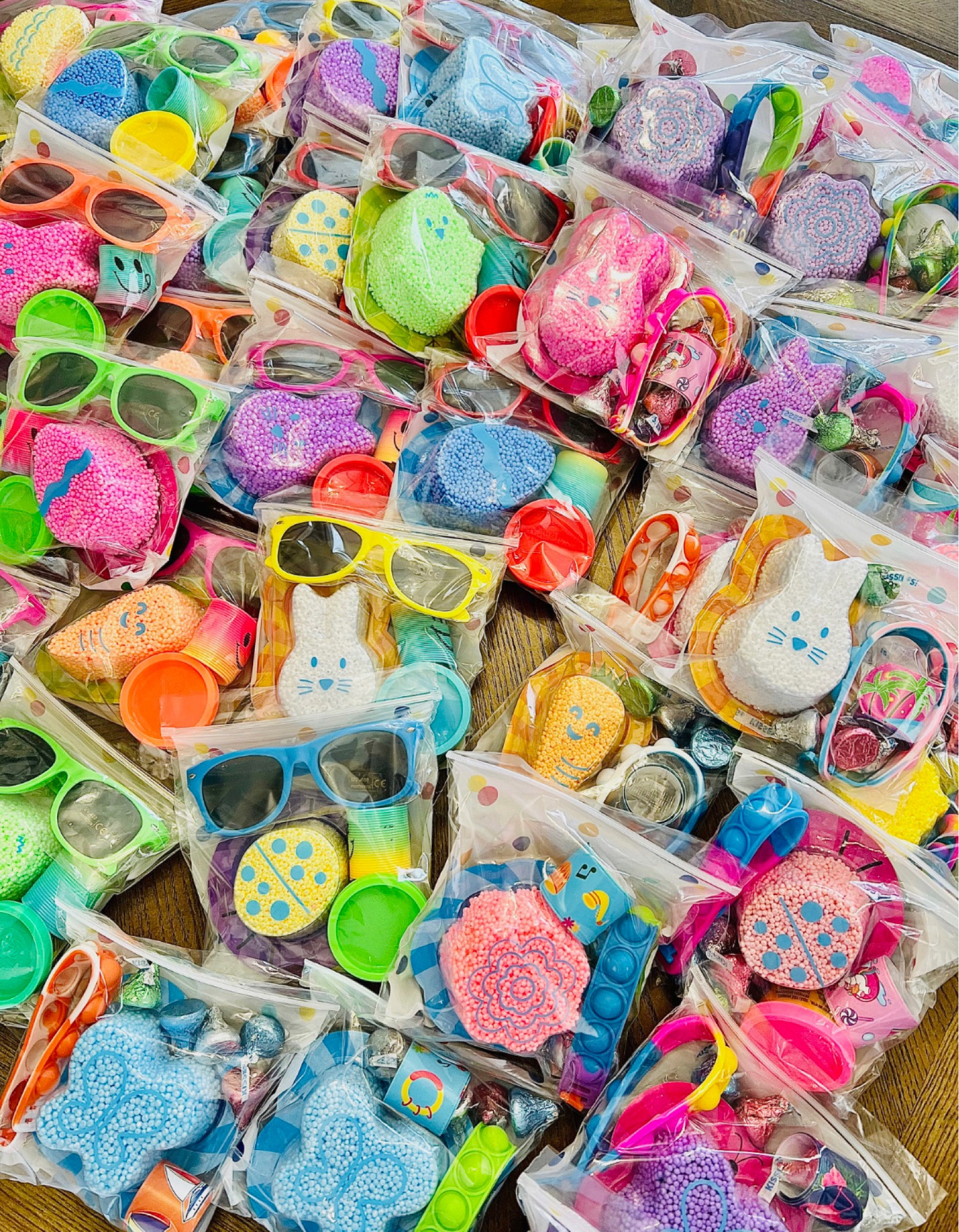 Fun is the name of the game with these Easter goody bags!!



#easter #easterfun #forthekids
#goodybags

#LTKkids #LTKSeasonal #LTKfamily