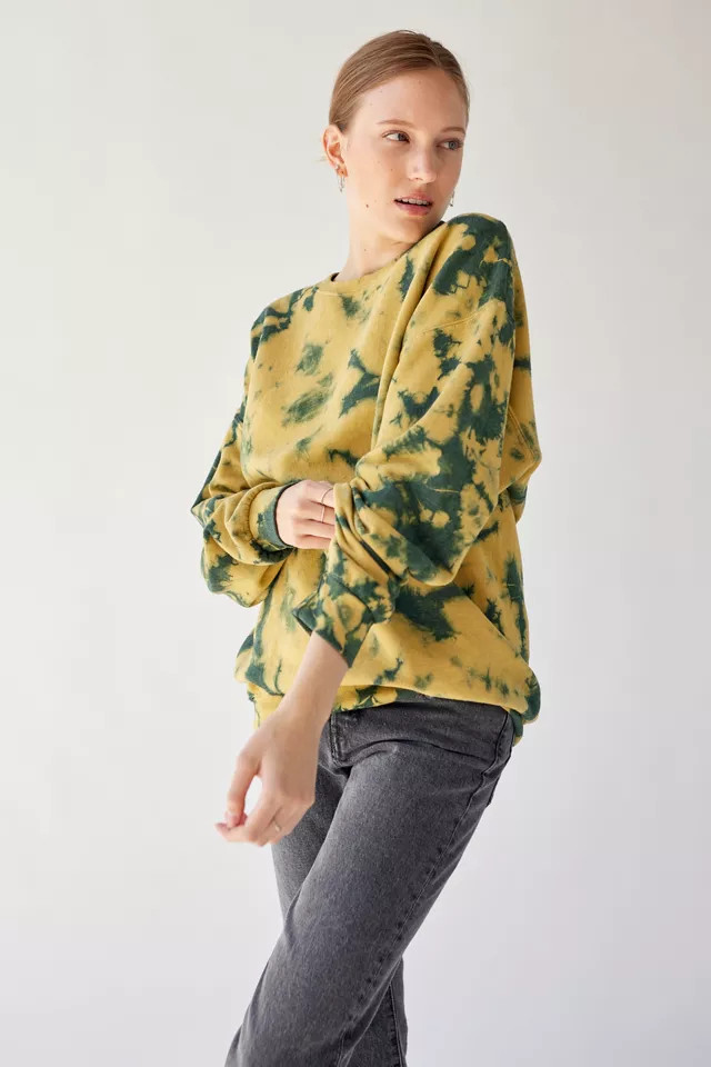 Urban Renewal Remade Greenery Dye Tech Crew Neck Sweatshirt | Urban Outfitters (US and RoW)