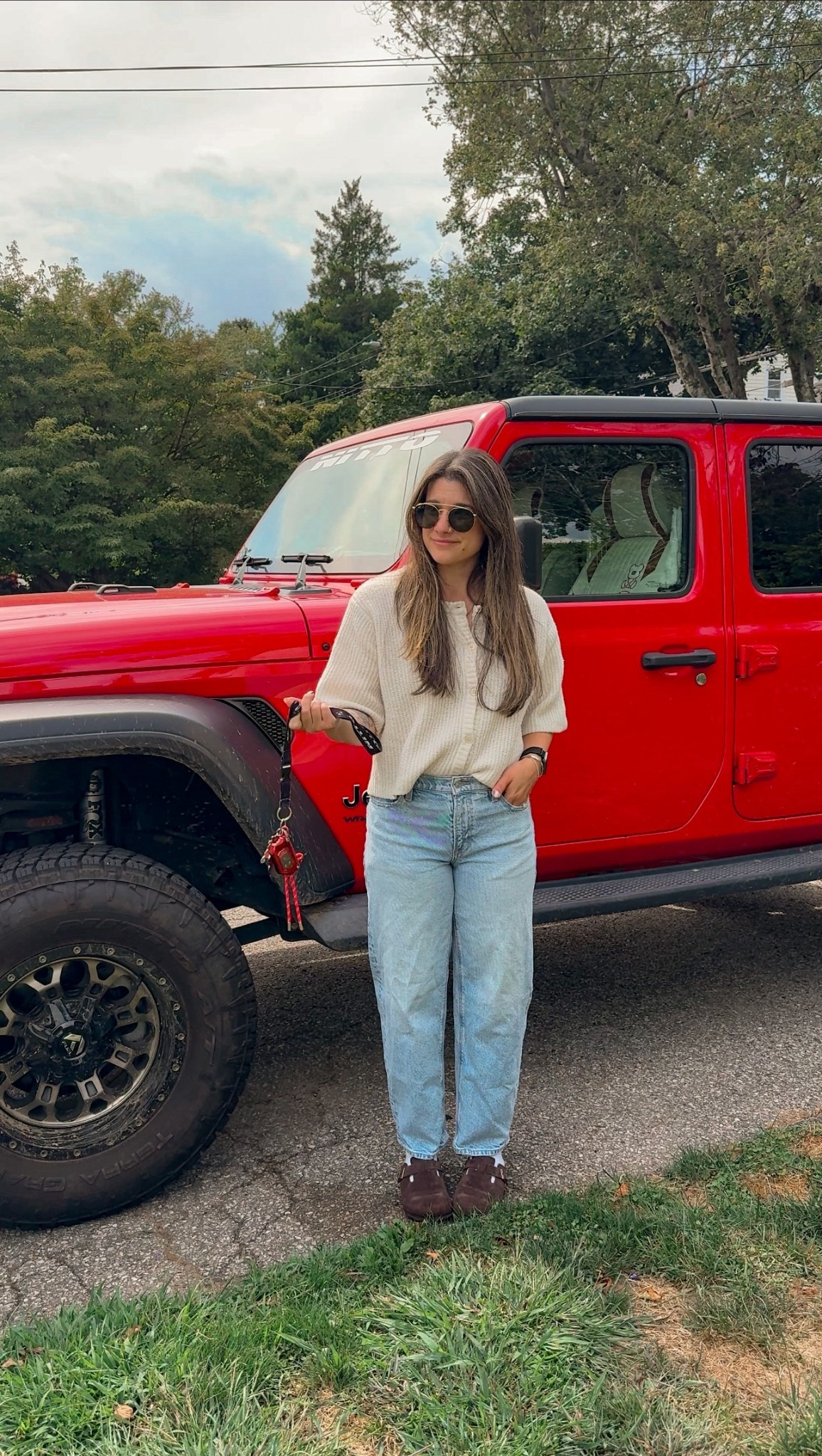 The perfect pre fall outfit where you are comfortable, not sweating from layers, and look put together! My short sleeve cardigan is Aerie but I linked a few super similar and affordable options! As for these jeans.. they are AE barrel jeans and OMG I love them. They are true to size, mid rise and so so flattering. 
I paired this fit with my Boston birk dupes because they scream “im ready for fall” 🤭 
#momstyle #casualstyle #jeans #prefall #affordablefits 

#LTKFindsUnder50 #LTKSeasonal #LTKStyleTip