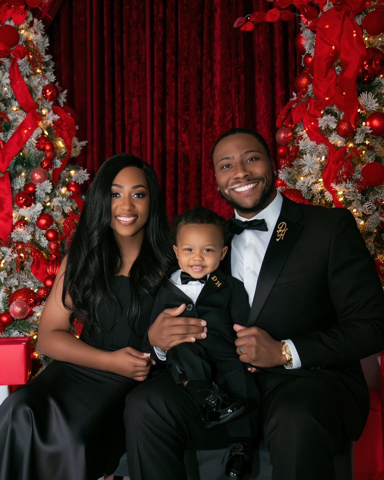 Family Christmas Card Looks 📸🎄🎁
#LTKHoliday 

Dress: @houseofcb (sold out in Black, but available in baby pink)
Men’s Tux: @menswarehouse
Baby Tux: @amazon

#LTKFamily #LTKSeasonal