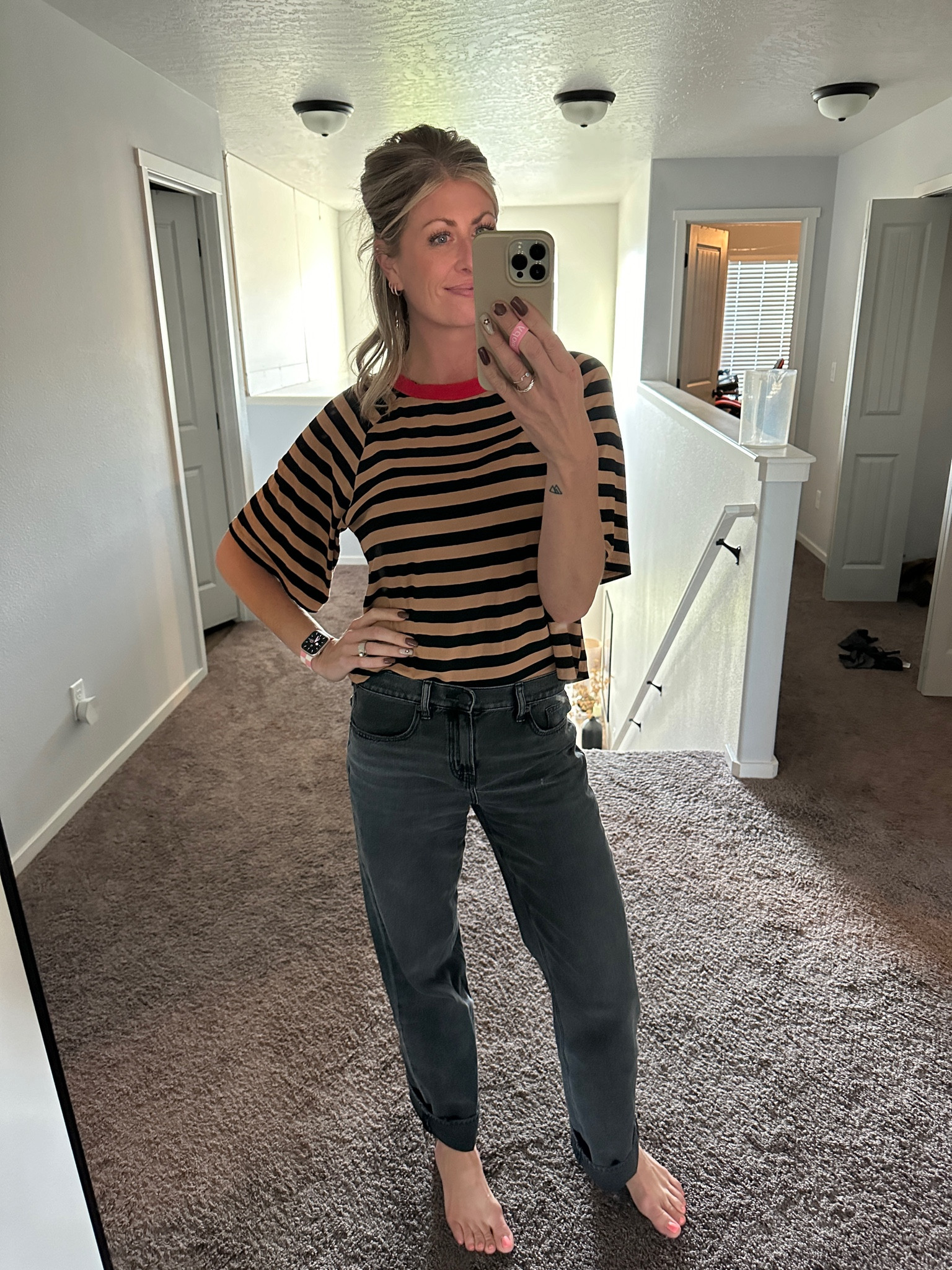 OOTD, teacher outfit, boxy tshirt, black jeans 

Wearing small in shirt, 2L in jeans 