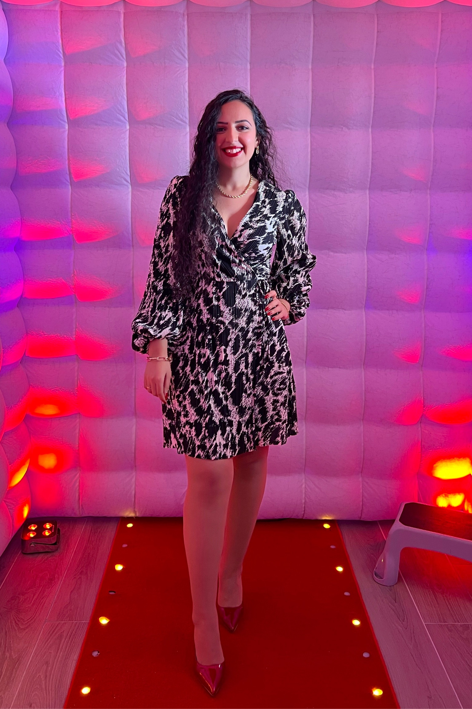 Party dress in black and white with w hint of red 💋

#LTKparties #LTKshoecrush #LTKstyletip