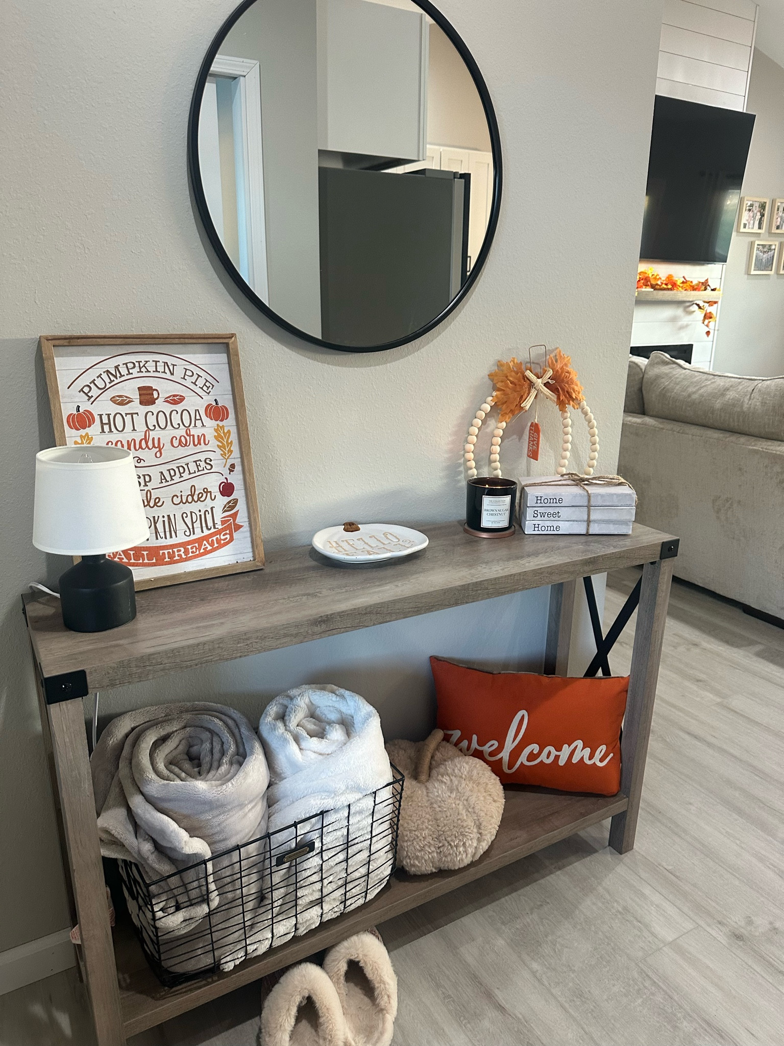 Entryway decor #ltkhome #homedecor #falldecor 