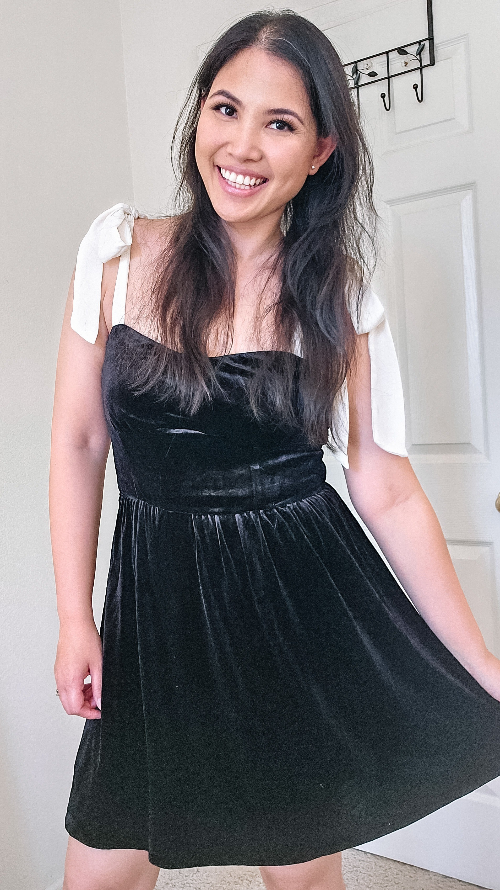 Black velvet little black dress 

#LTKHoliday #LTKStyleTip #LTKFindsUnder100