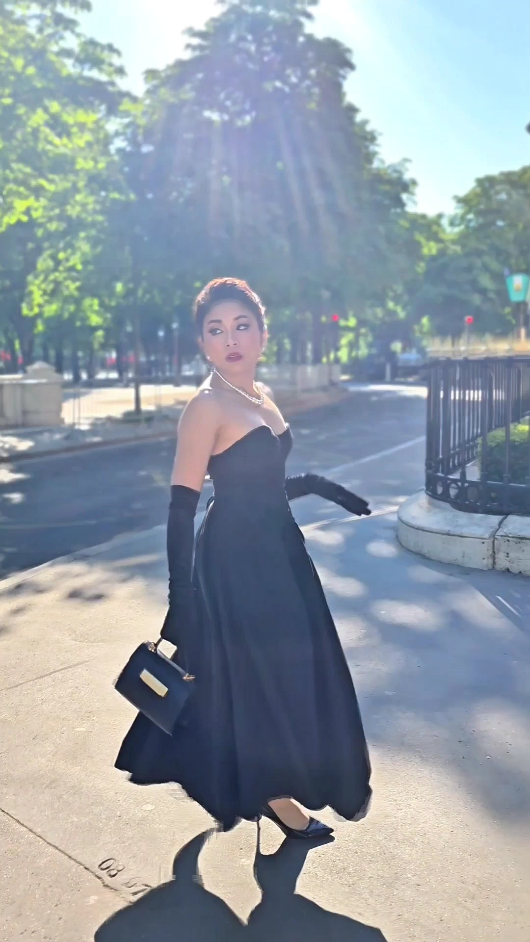 Vintage style 🖤✨️ 

Bag: Ateliers Auguste - Mini Capucine
DISCOUNT code: ROZY10 

#LTKStyleTip #LTKTravel #LTKSeasonal