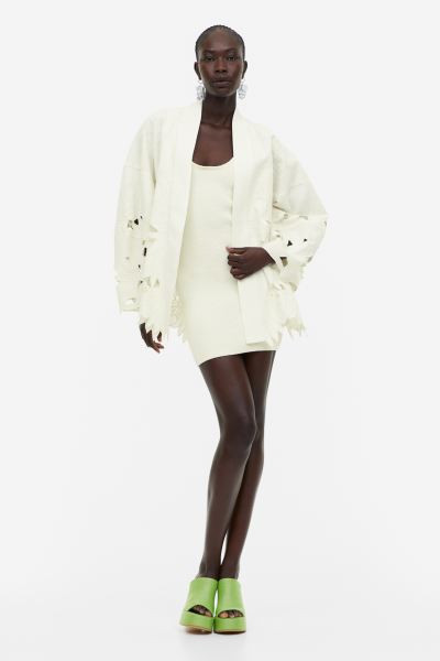 Oversized jasje met broderie anglaise | H&M (DE, AT, CH, NL, FI)