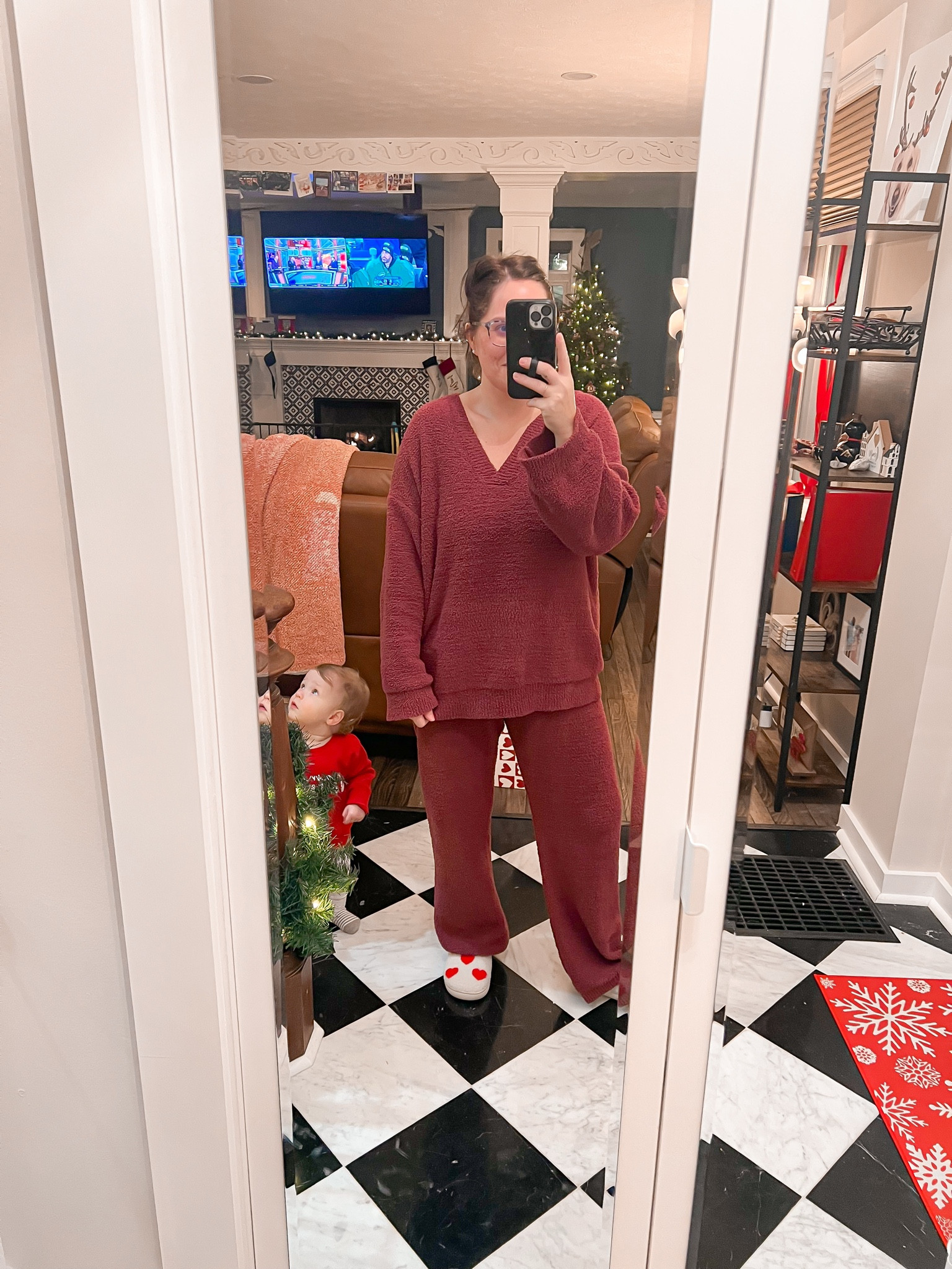 Fuzzy lounge set 
Lounge wear 
Comfy set 

#LTKSeasonal #LTKFindsUnder50