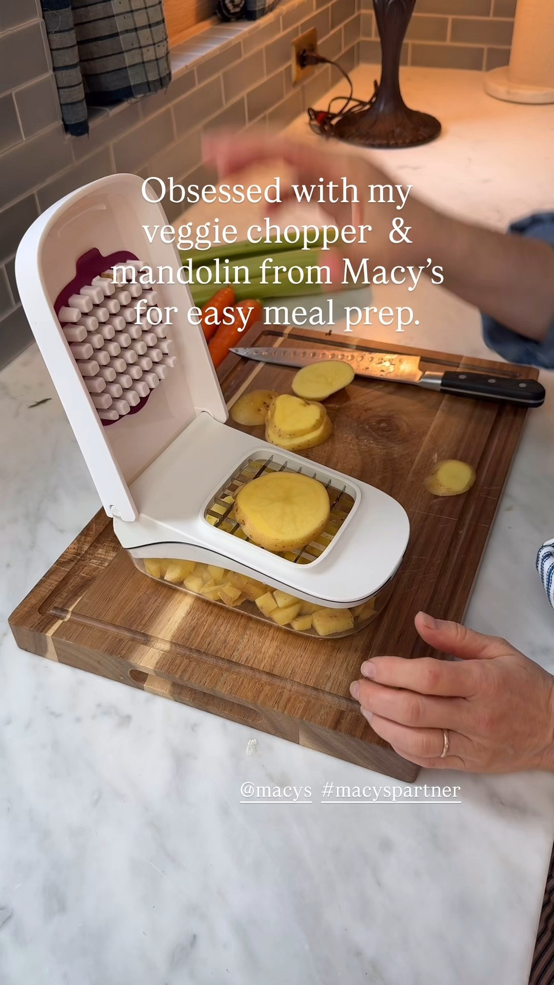 As someone who hosts a ton (especially during the holidays) I love receiving any gifts that make my time in the kitchen way easier and more efficient, so I can spend more time with my guests. I do a ton of meal prep the week before family is visiting or I'm hosting a party so that I have one less thing to think about. Everything is from @macys and would make GREAT gifts for the host in your life. If you need last minute gift ideas, check out everything I linked below! :)  #macyspartner