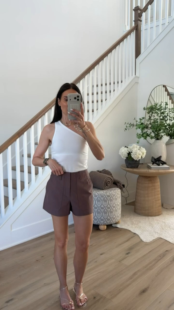 ATHLETA SALE, 40% off linen and dresses, 25% off your purchase. I'm wearing size XS in top and size 2 in shorts.

summer shorts, tailored shorts, neutral outfit ideas, summer look, annabrstyle

#LTKSaleAlert #LTKOver40