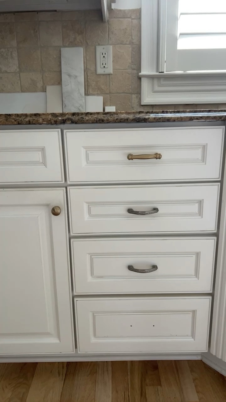 Kitchen hardware updates! #goldhardwear #updates #kitcheb 

#LTKhome #LTKunder100 #LTKunder50