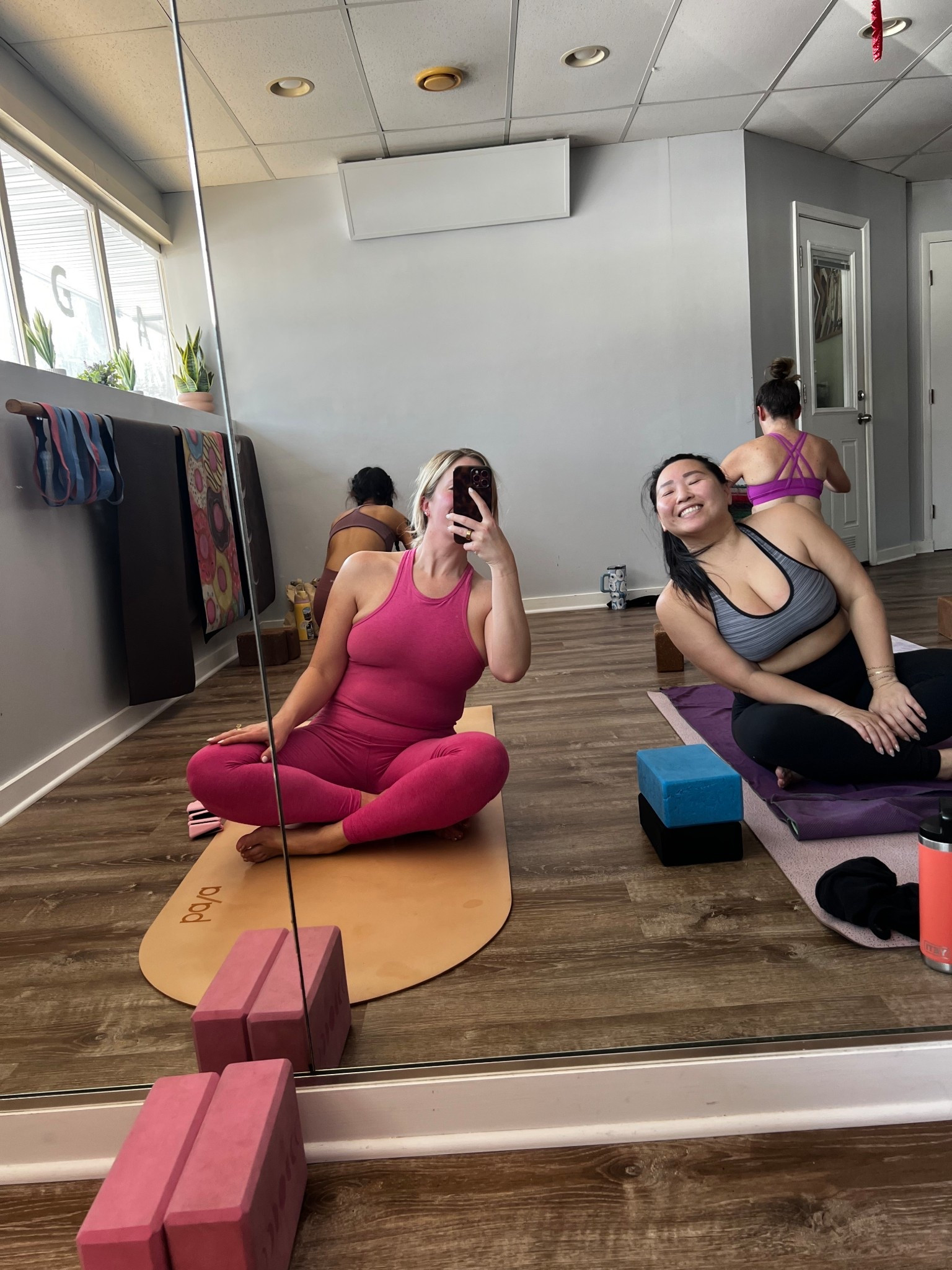 POV: you romanticize your workout because the set is this cute 💗🎀

Beyond Yoga never misses — buttery soft, snatched, and the dreamiest pink.

Linked on LTK ✨ Size M.

#ltkactive #beyondyogastyle #pinkset #workoutwear #girlyfitness #athleisurevibes #gymoutfitideas #thatgirlstyle #wellnessaesthetic #fitnessfashion #ltkstyle #fitspo


#LTKdayinmylife #LTKActive